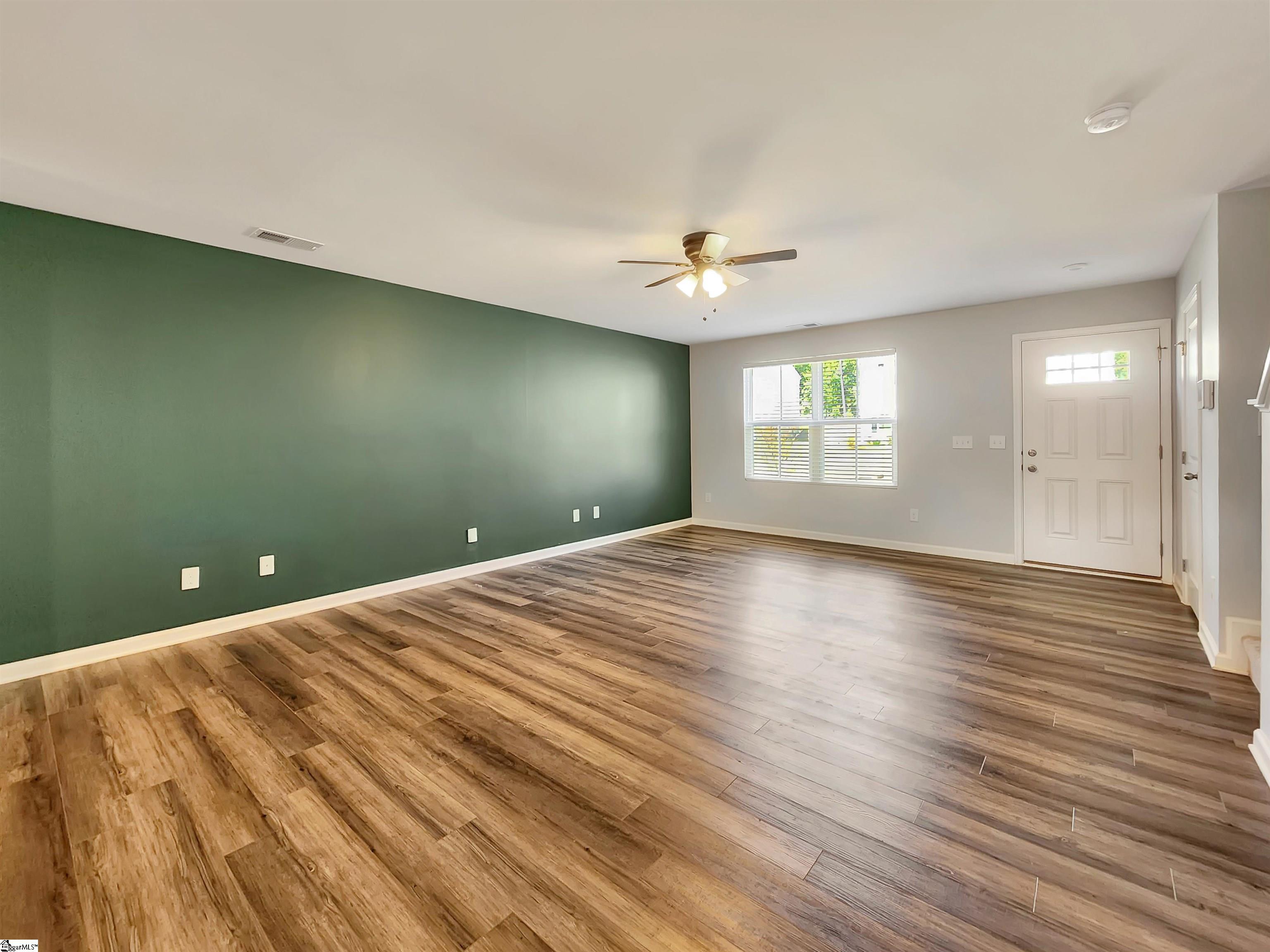 1605075 Property Photo 6