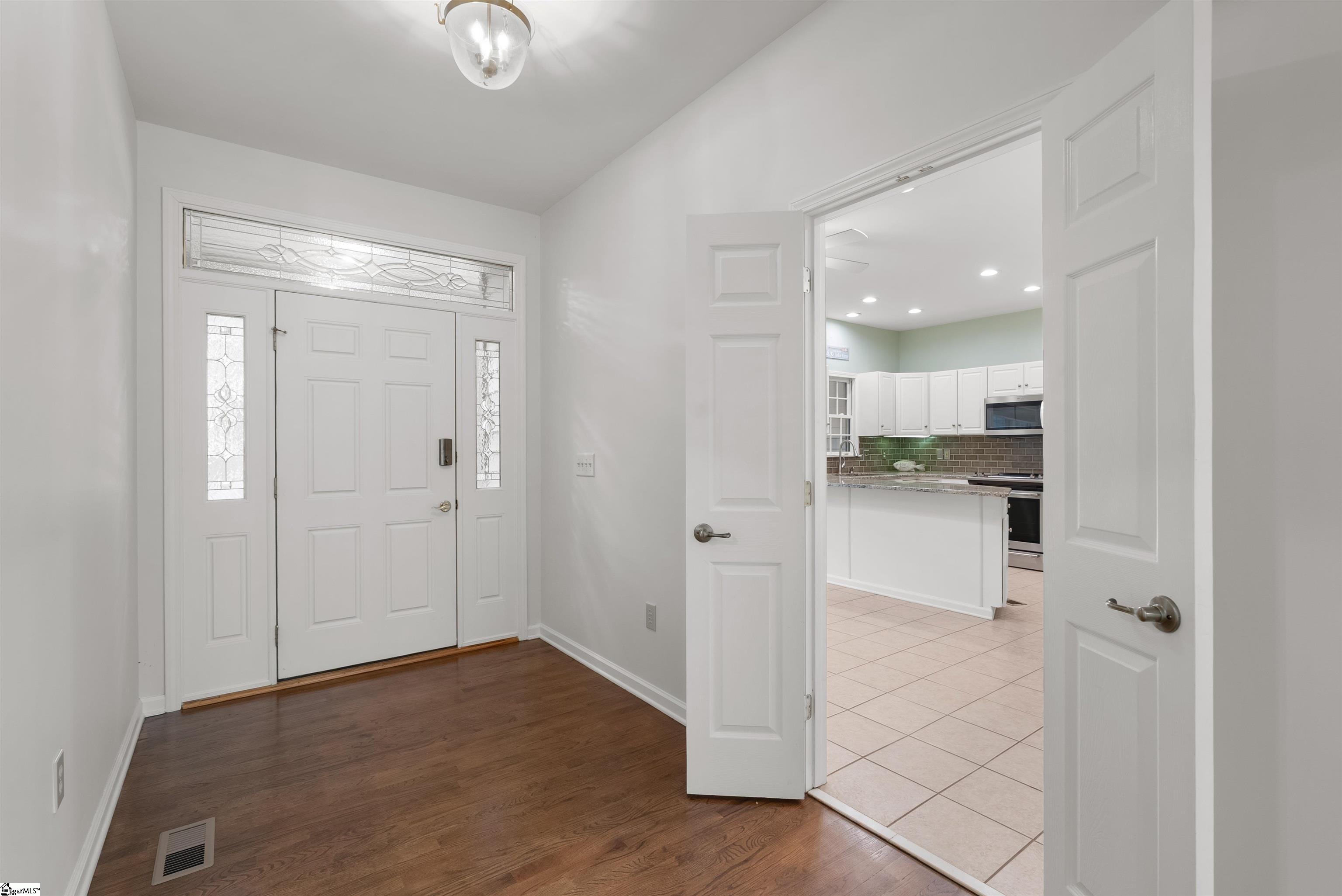 1605088 Property Photo 3