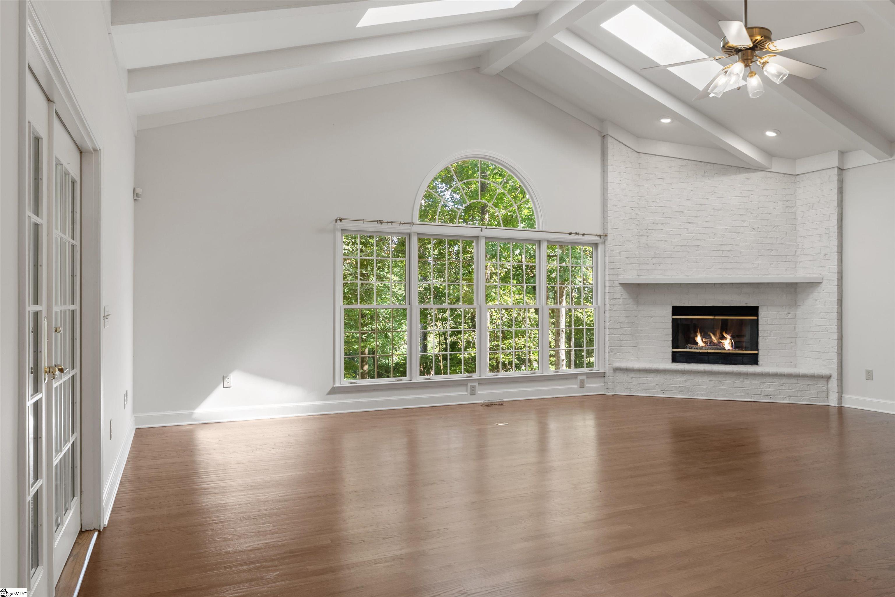 1605088 Property Photo 6