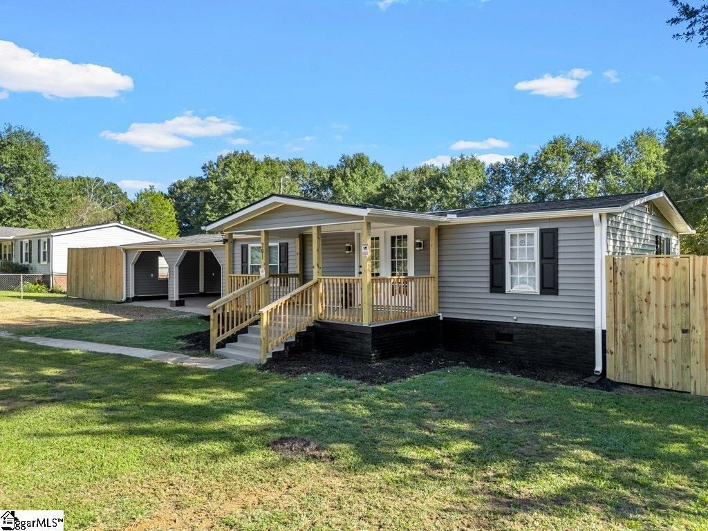 201 Foxfire Road Property Photo 4
