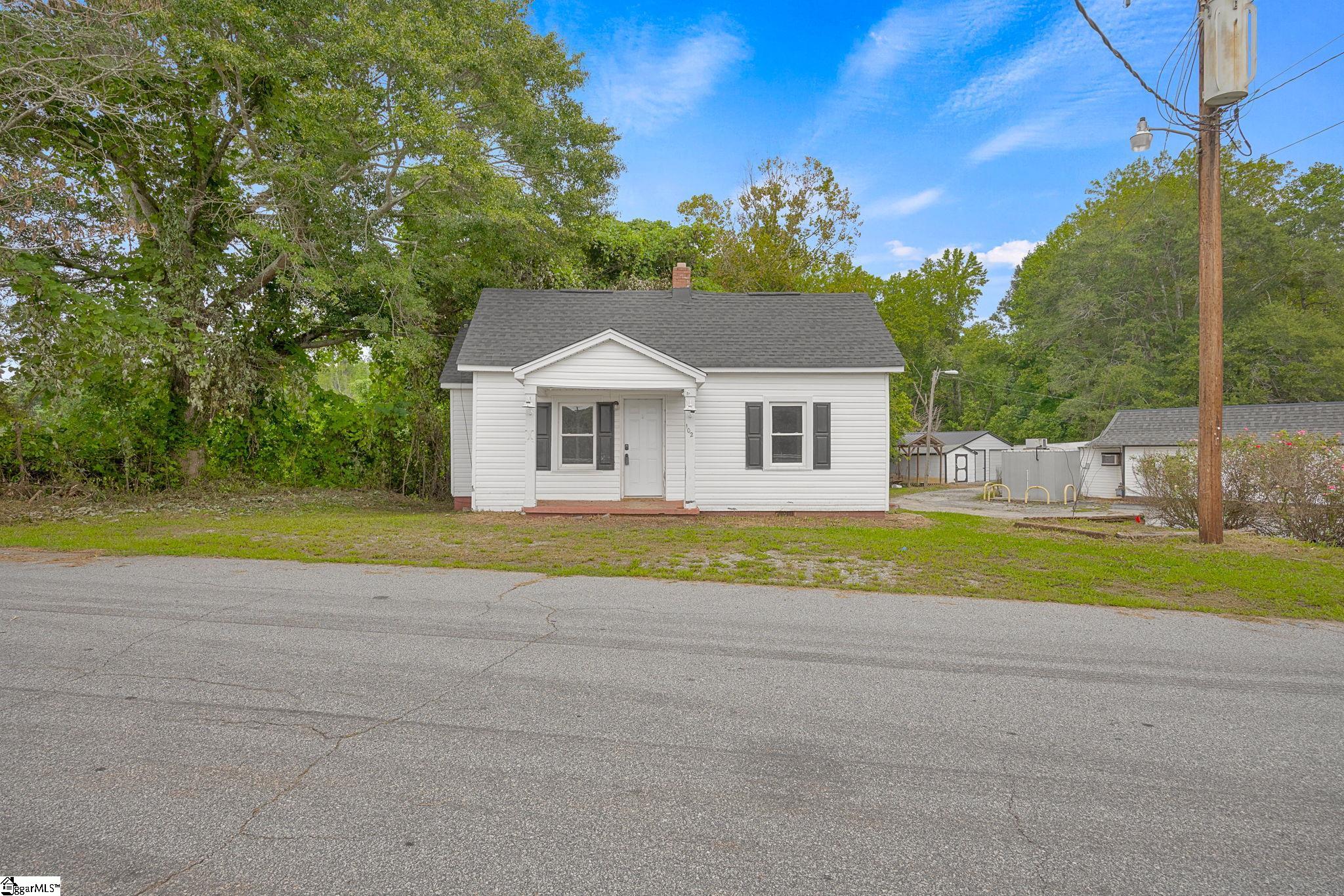 102 Sunset Drive Property Photo 4