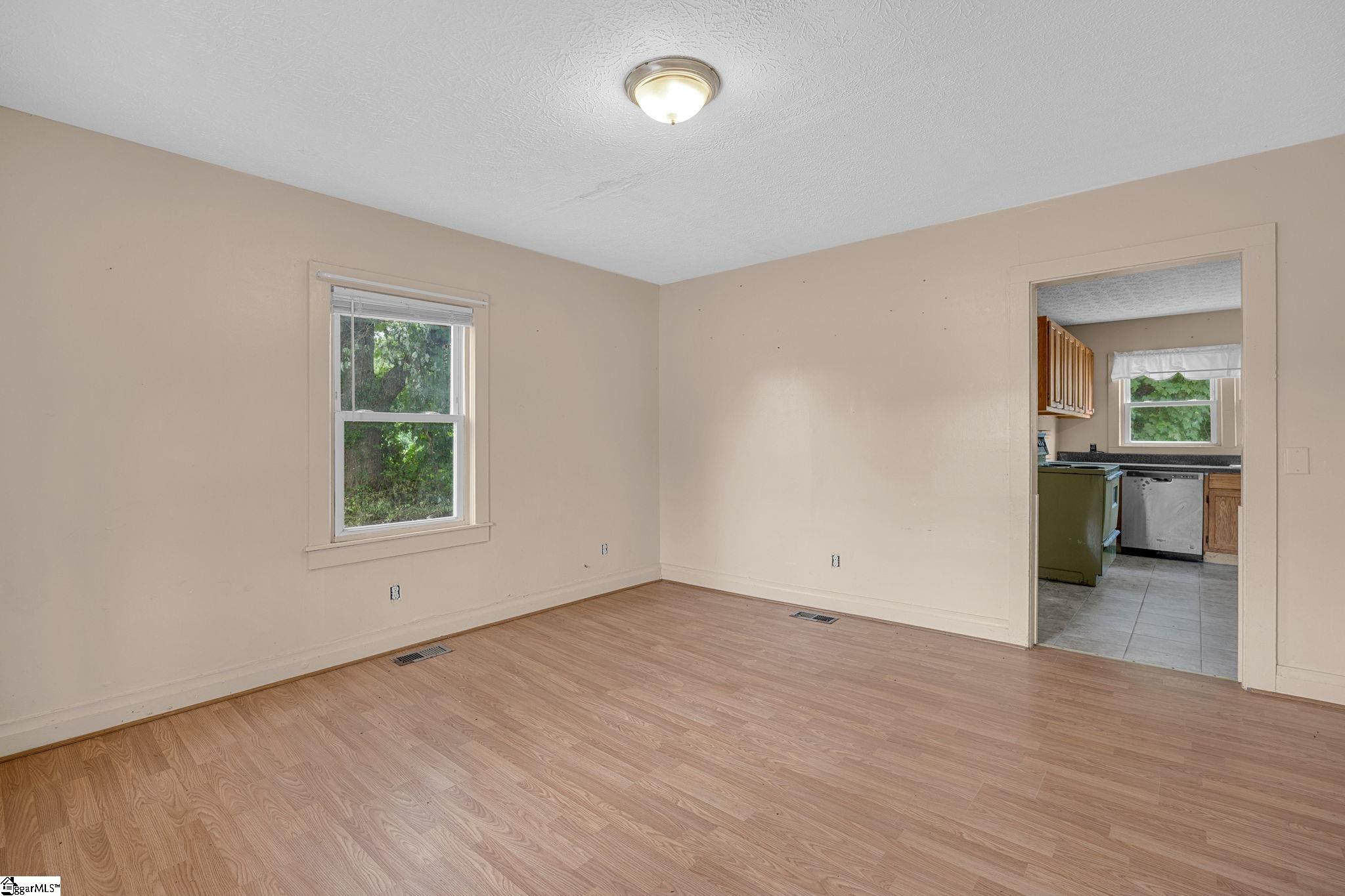 102 Sunset Drive Property Photo 6