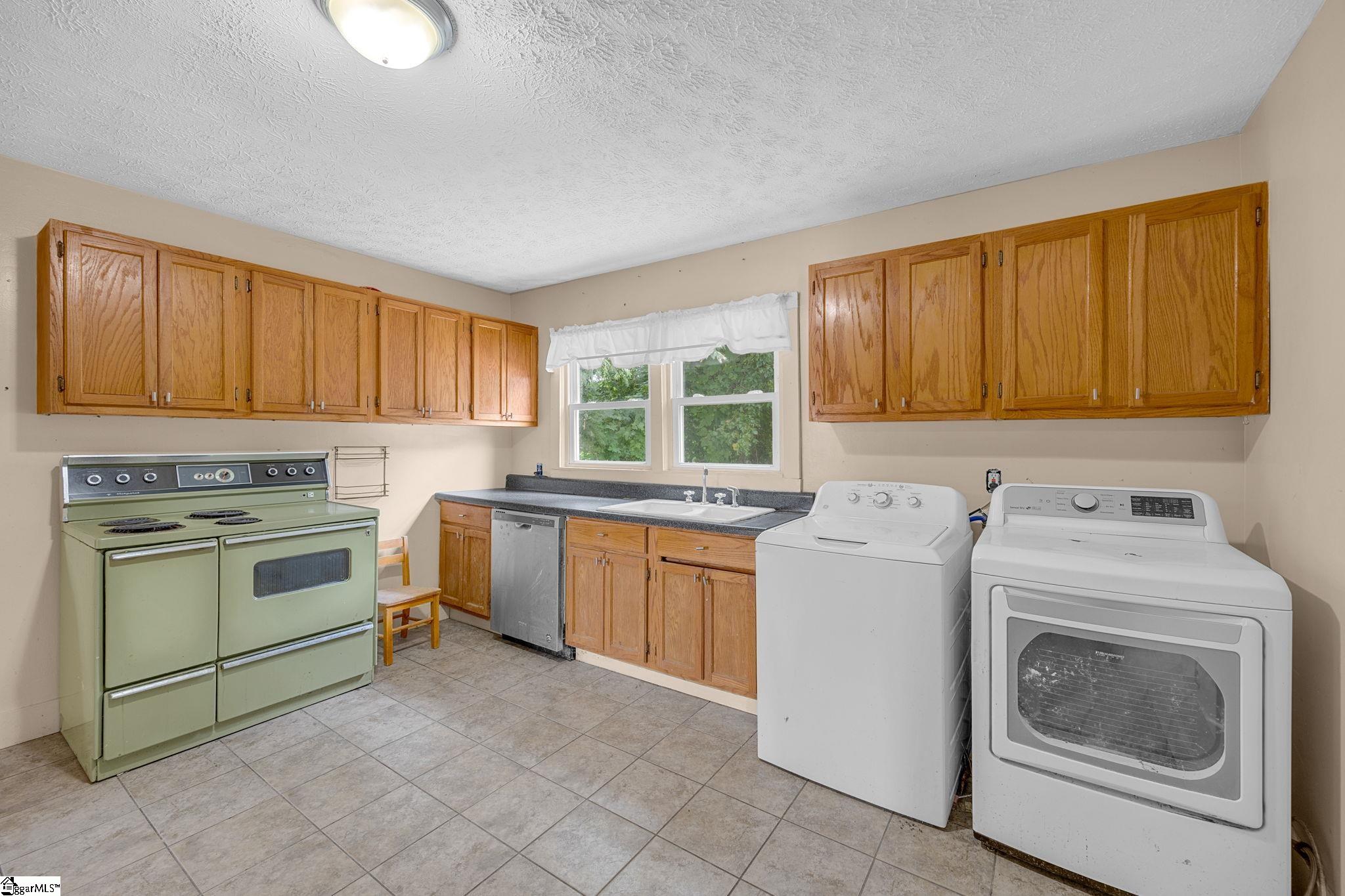 102 Sunset Drive Property Photo 9