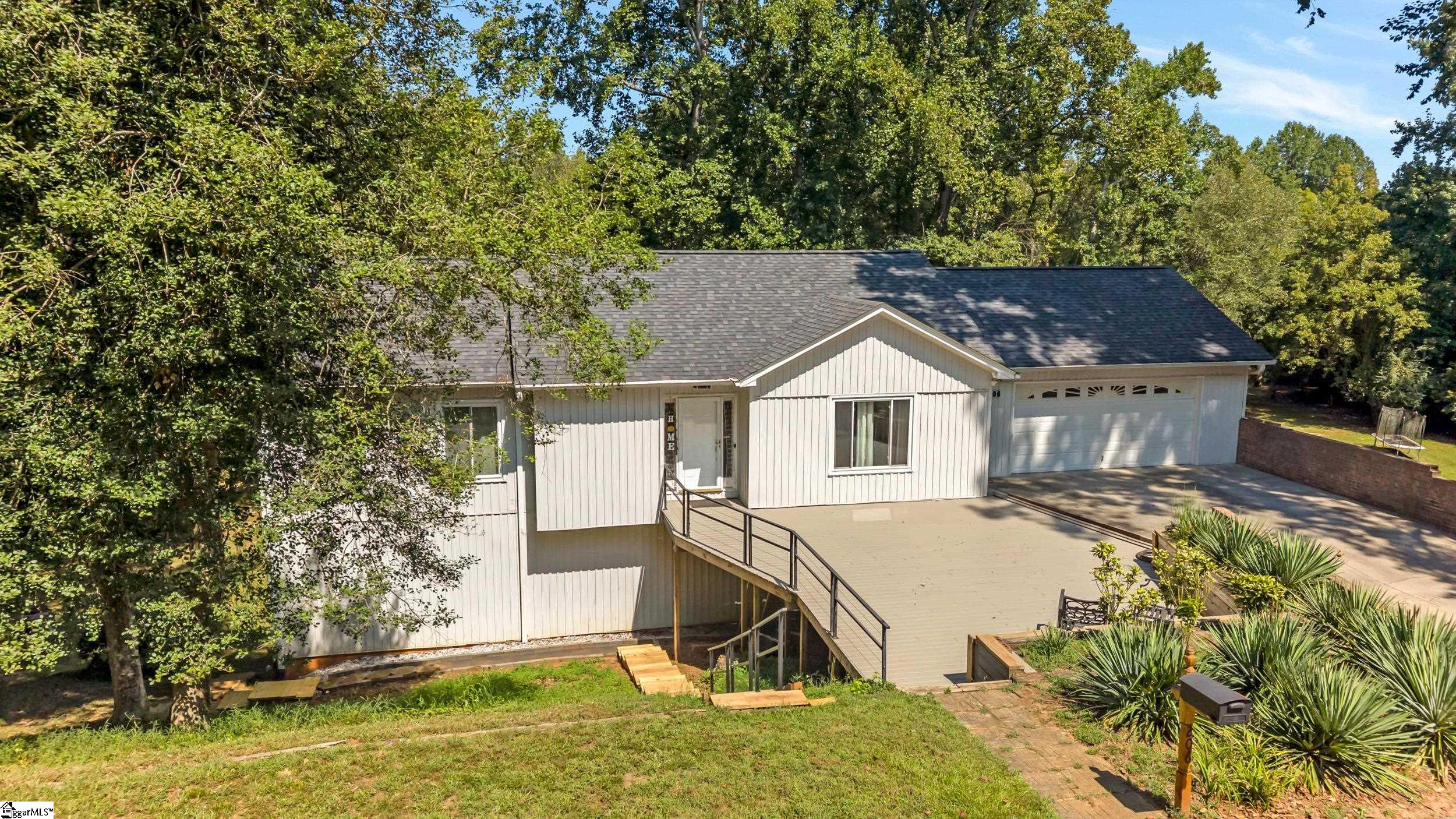 206 Holly Park Drive Property Photo 1
