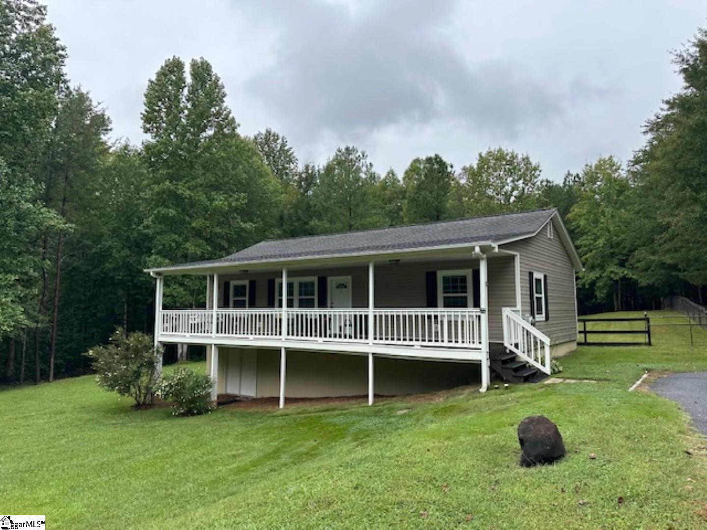 1095 E Prince Road Property Photo 2