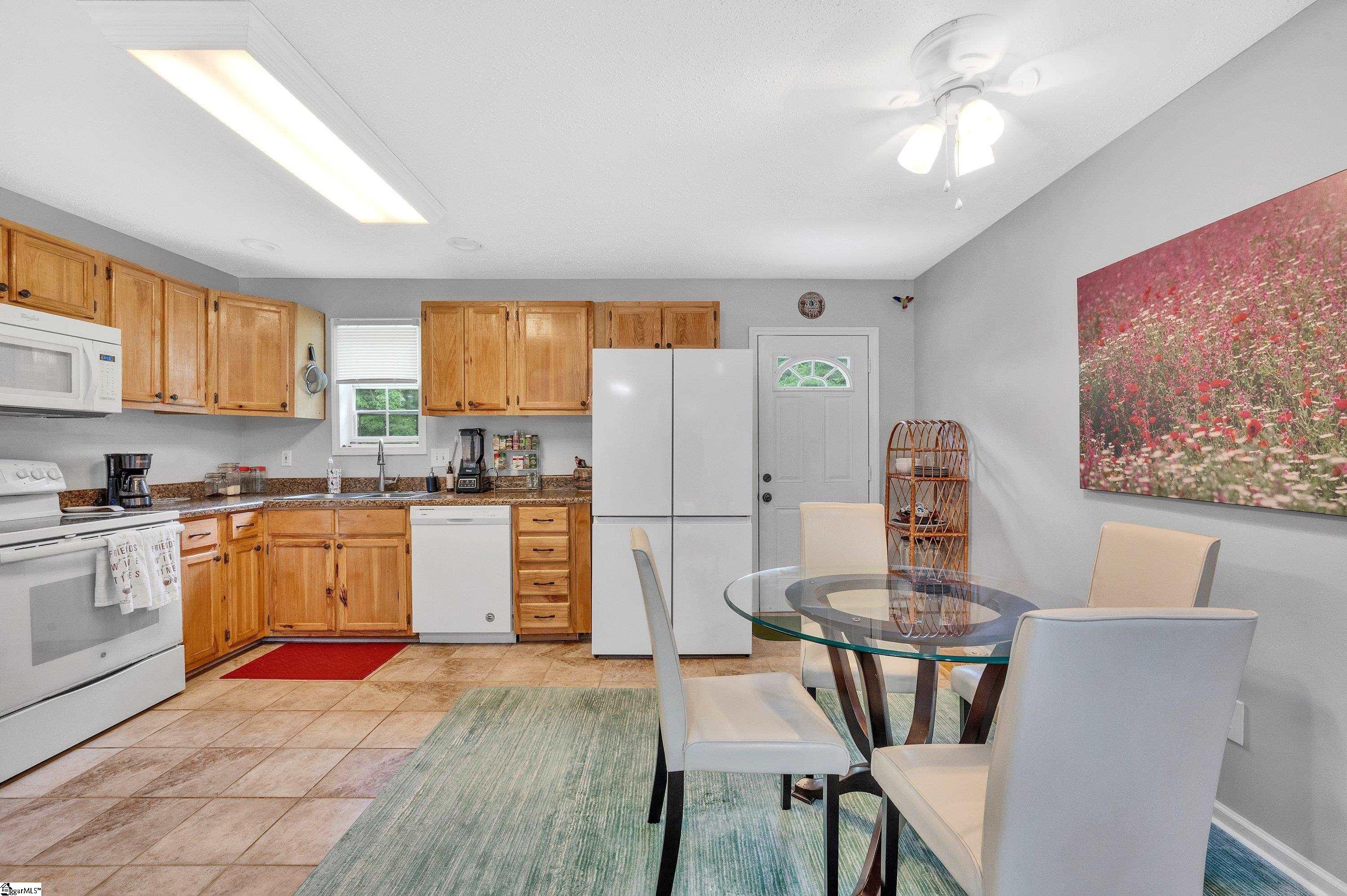 1095 E Prince Road Property Photo 7
