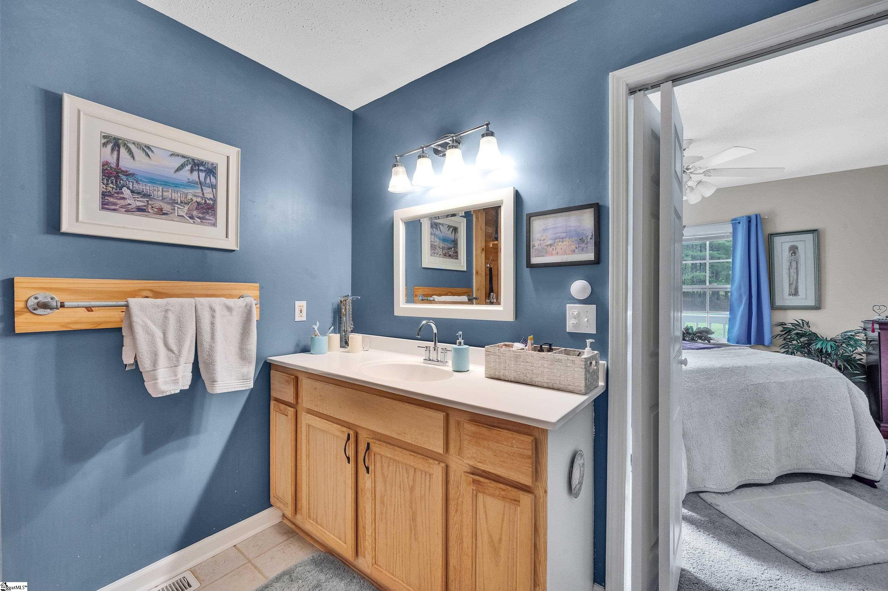 1095 E Prince Road Property Photo 10