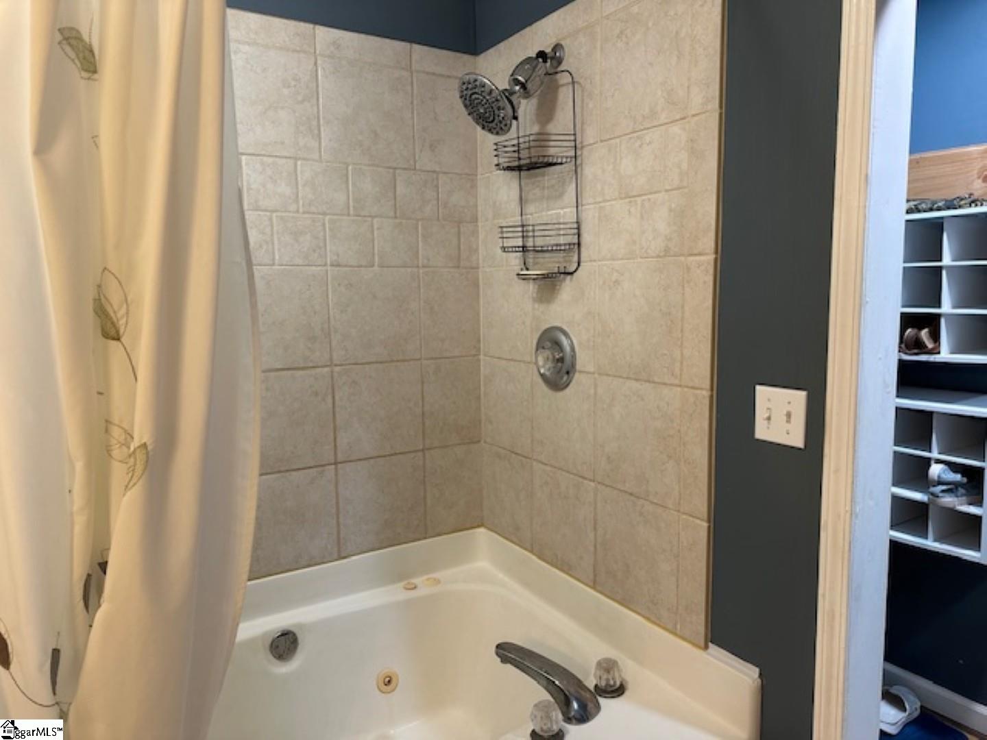 1095 E Prince Road Property Photo 10