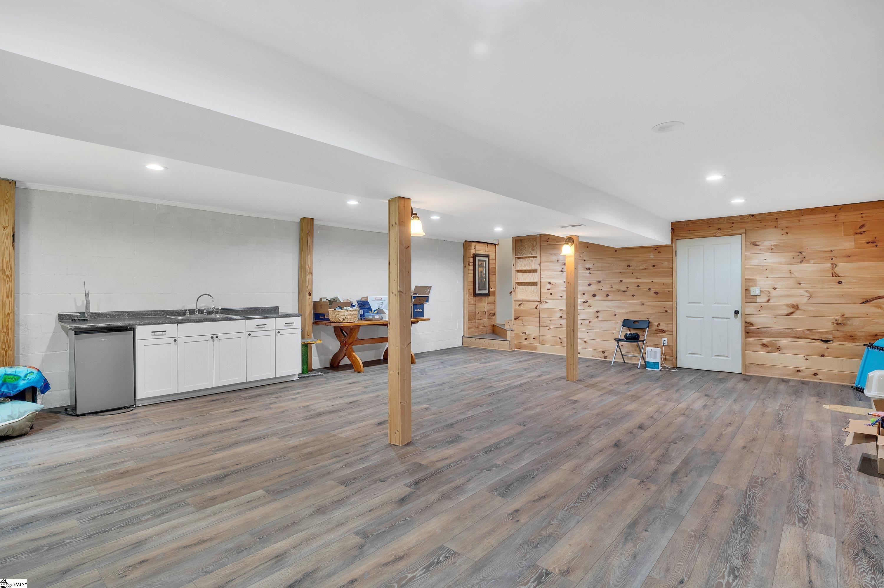 1095 E Prince Road Property Photo 23