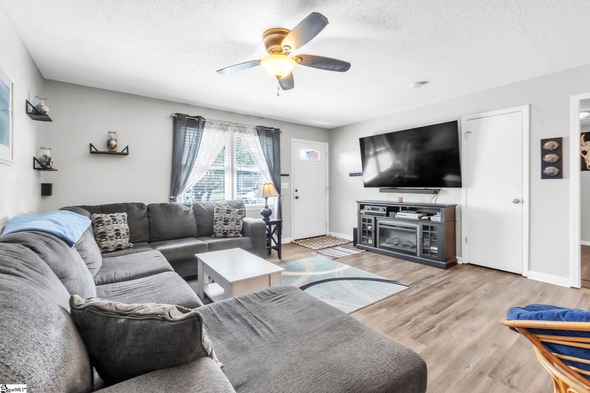 224/226 Devonwood Court Property Photo 5