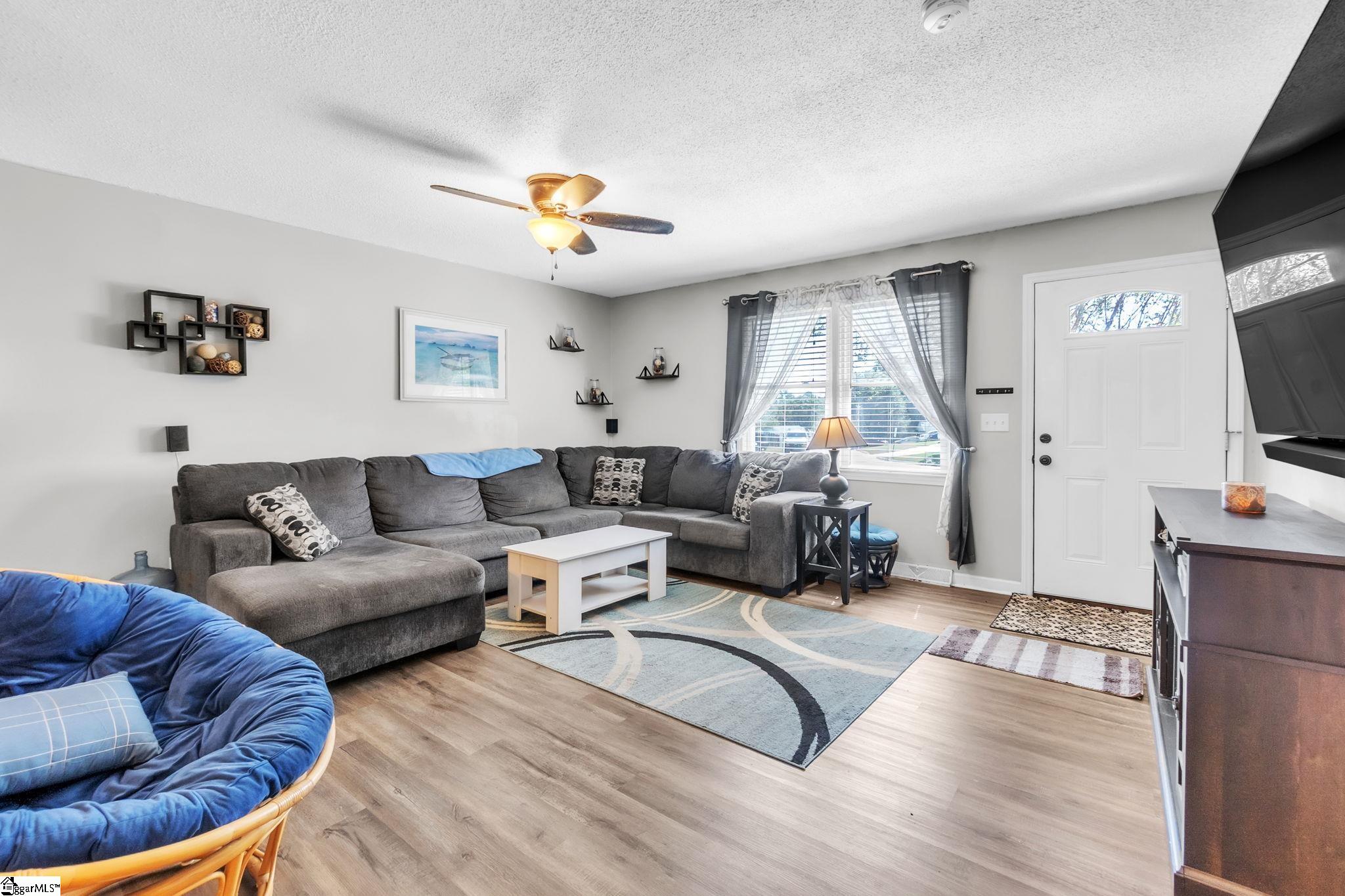 224/226 Devonwood Court Property Photo 6