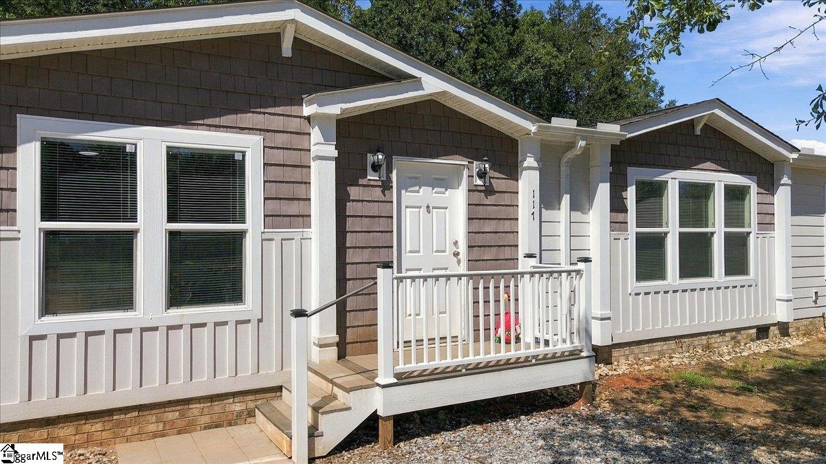 117 Viewmont Drive Property Photo 3