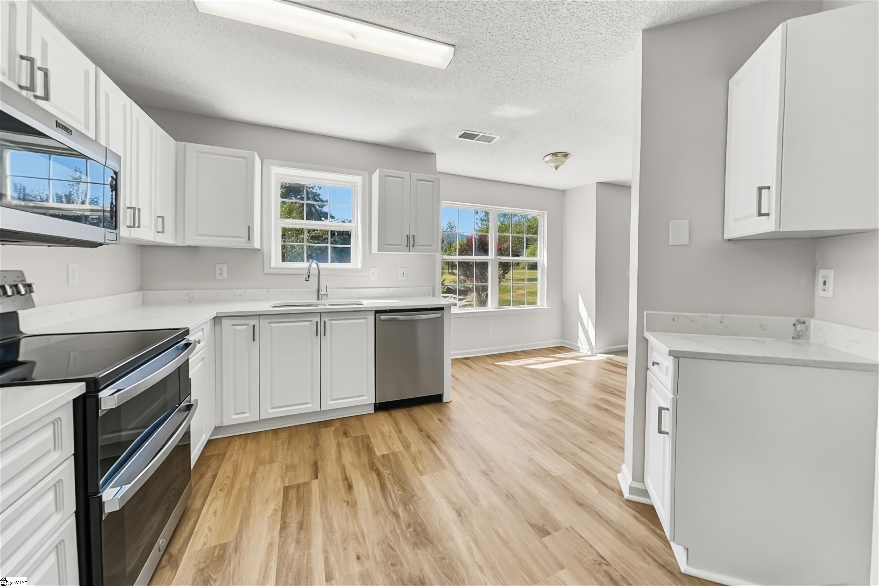 206 Fairview Lake Way Property Photo 3