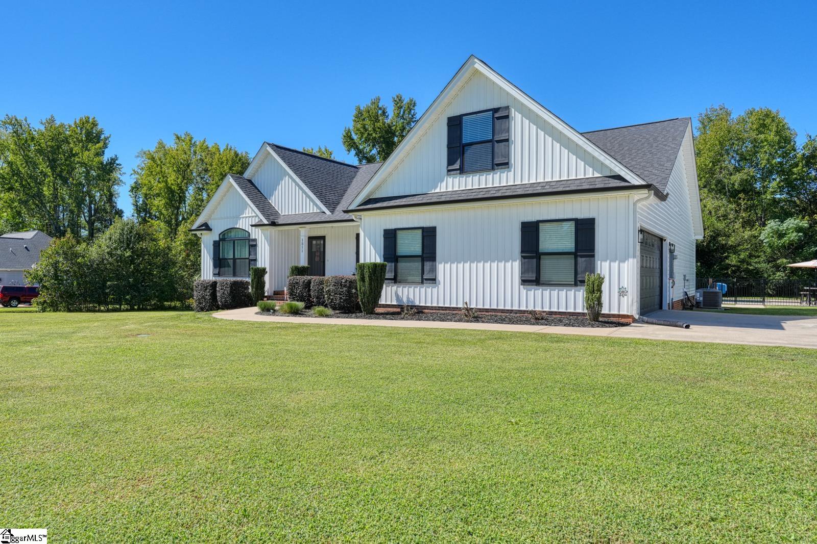 1511 S Green River Road Property Photo 3