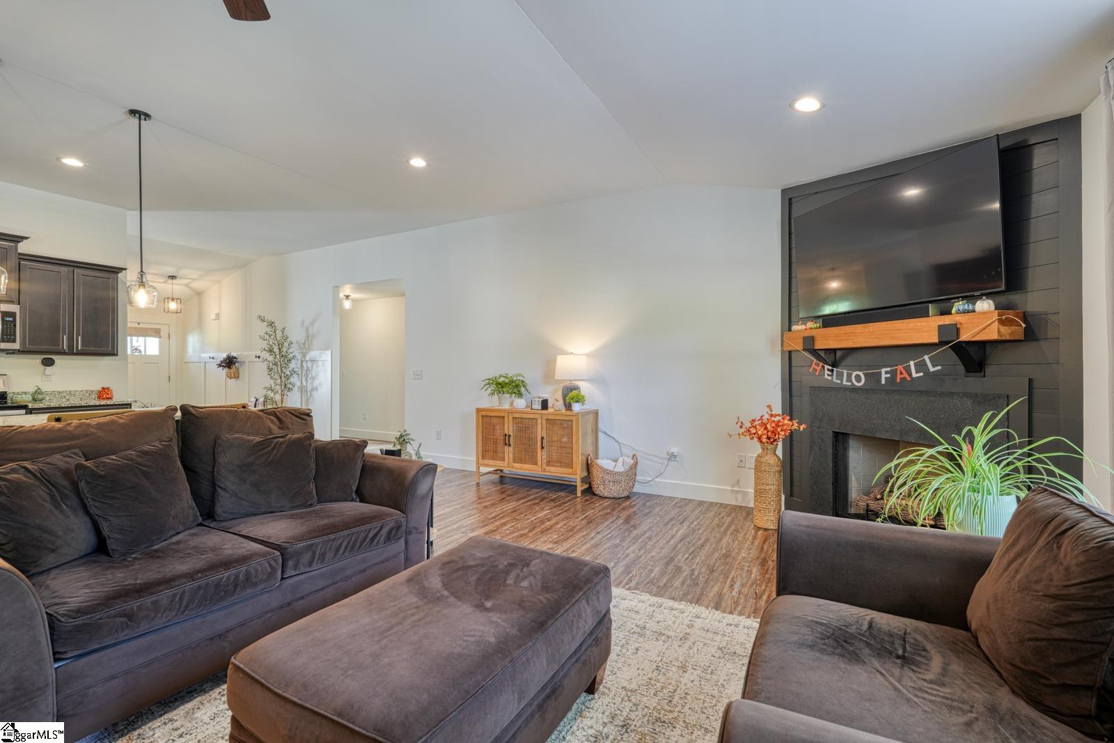 1511 S Green River Road Property Photo 15