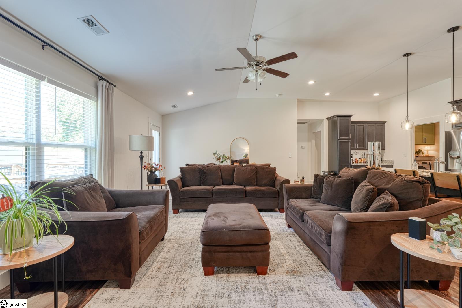1511 S Green River Road Property Photo 16