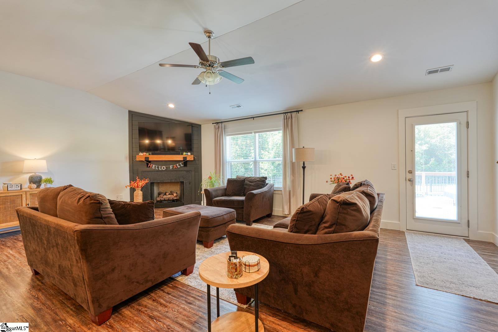 1511 S Green River Road Property Photo 18