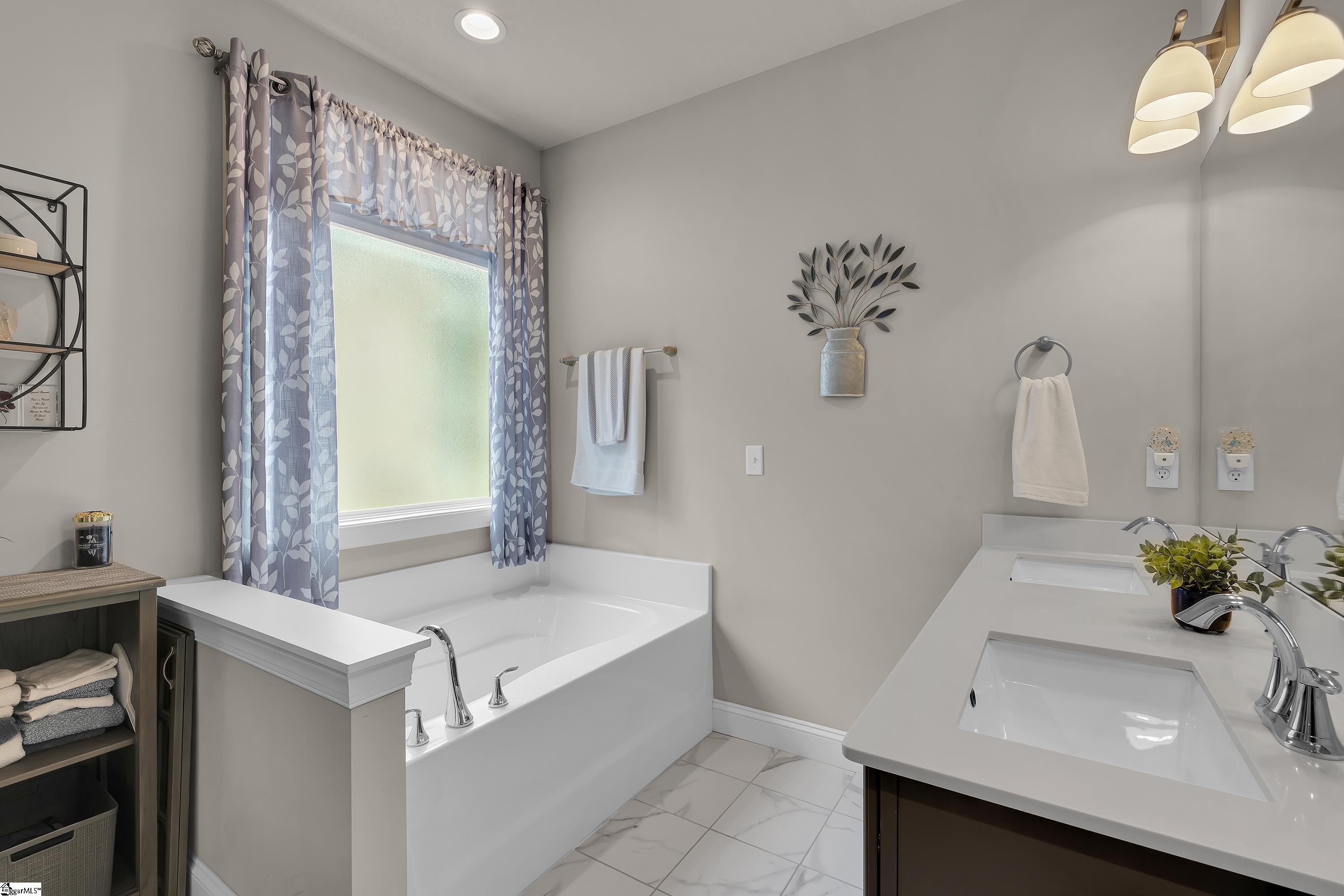 26 Golden Apple Trail Property Photo 18