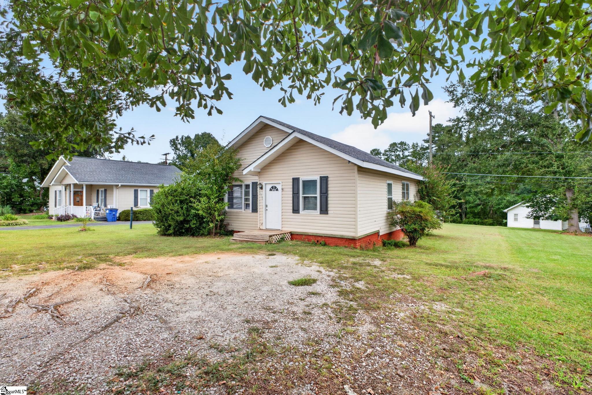1575 Main Street Property Photo 3