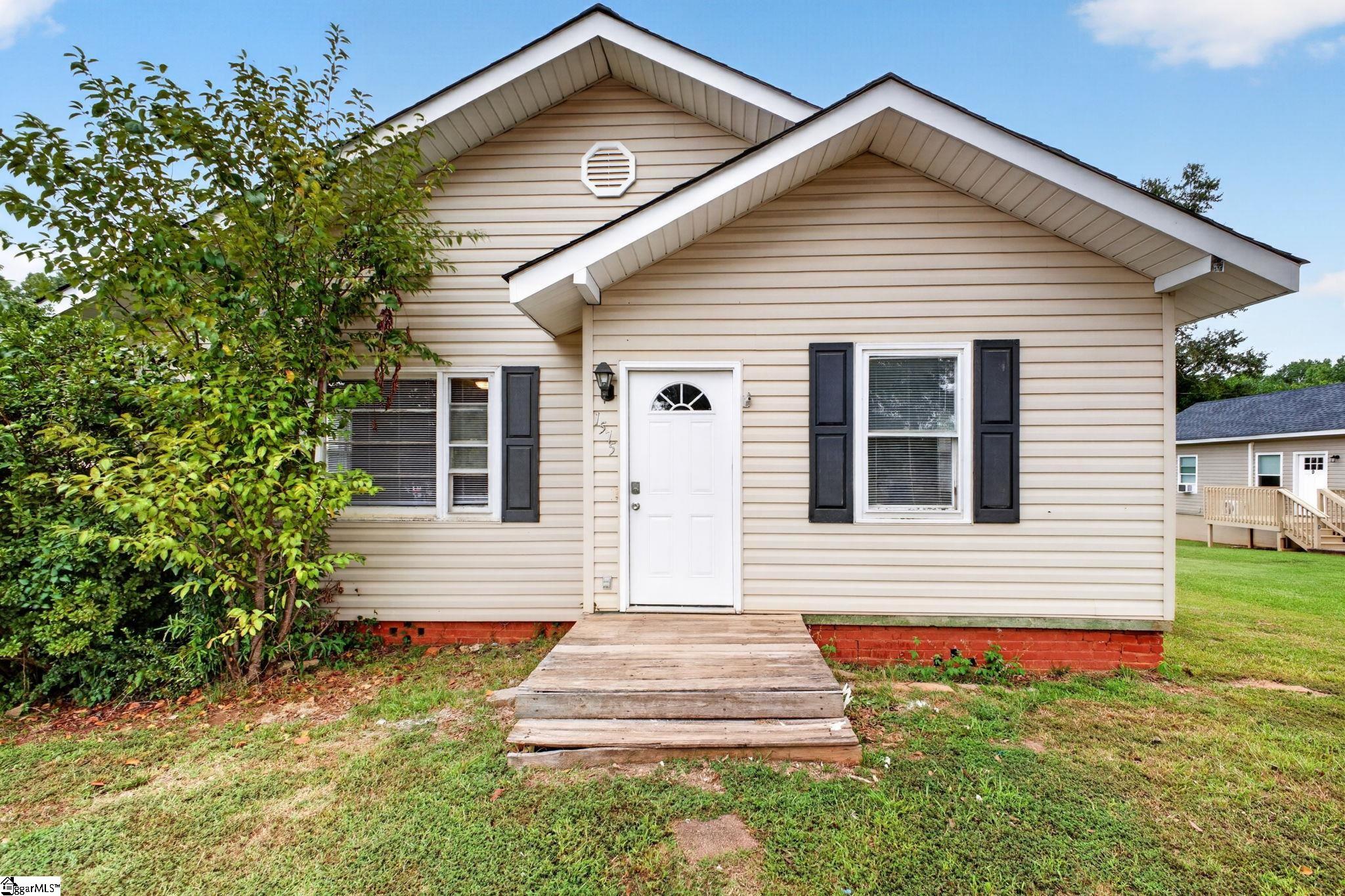 1575 Main Street Property Photo 5