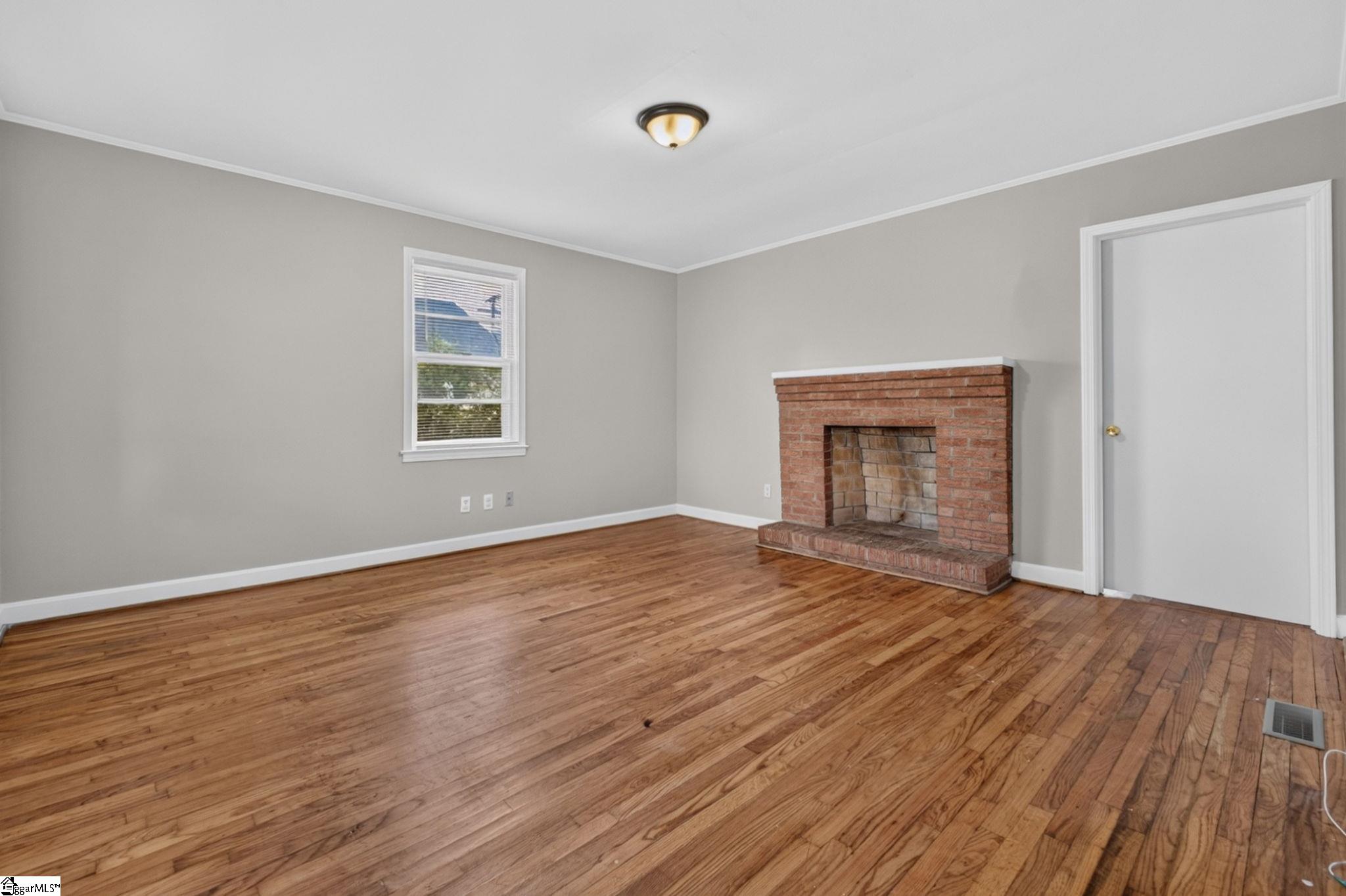 1575 Main Street Property Photo 8
