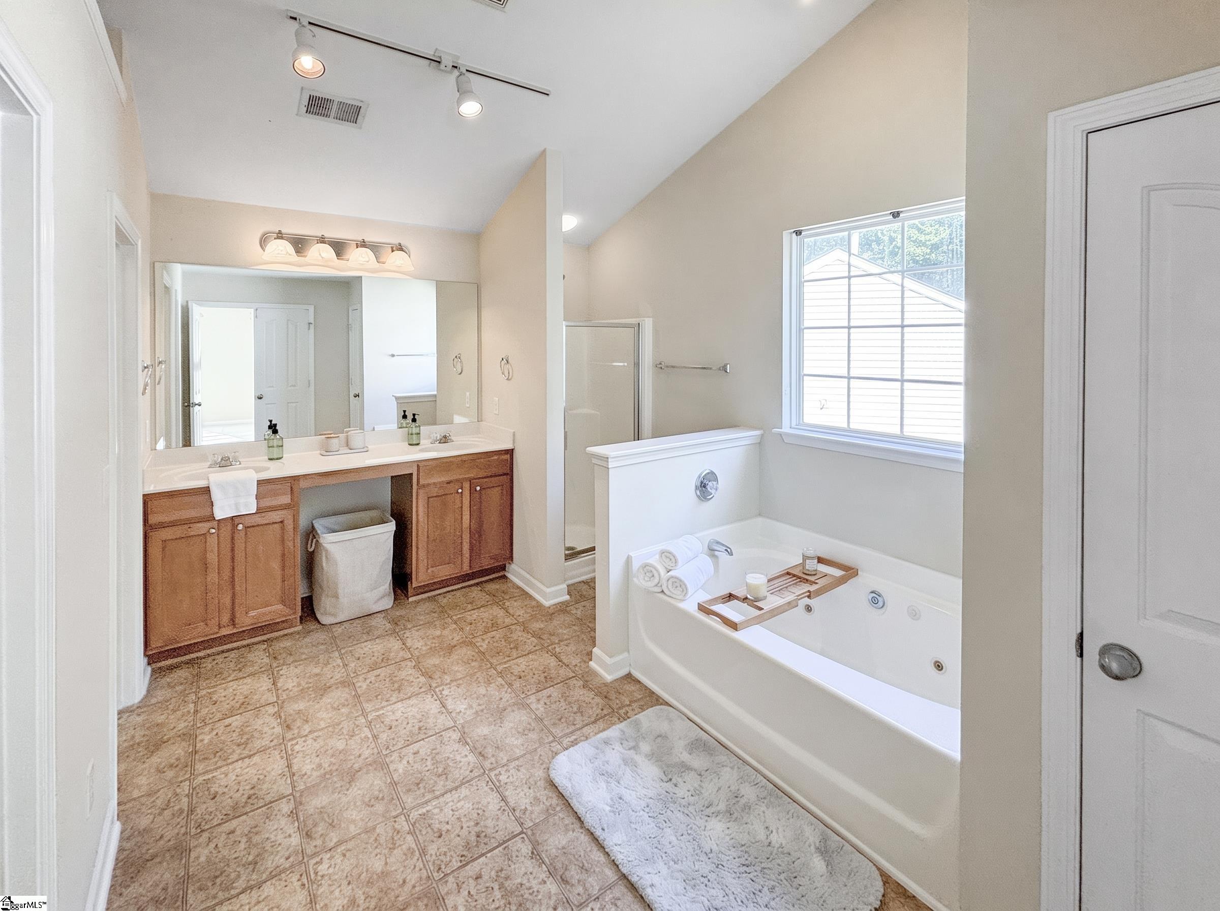 1605275 Property Photo 15