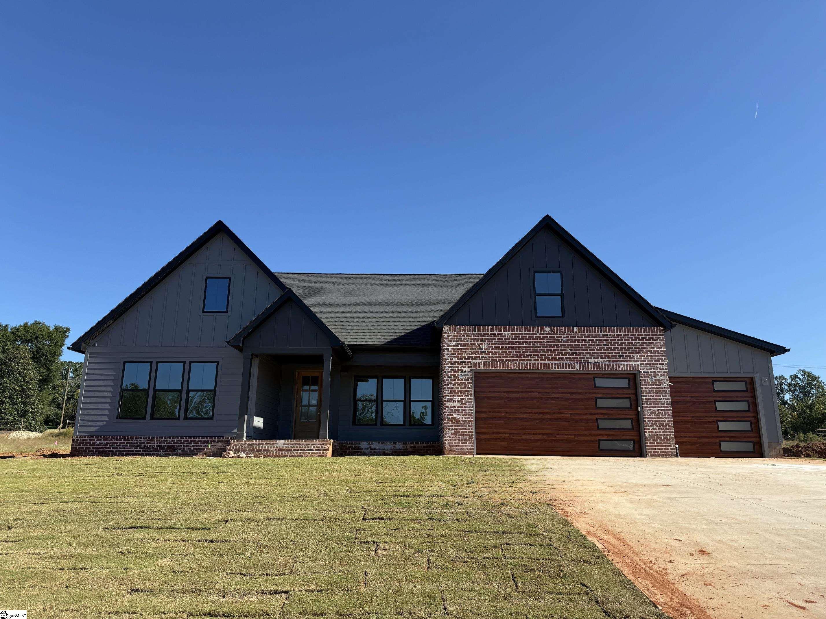 4034 Hollybank Drive Property Photo 1