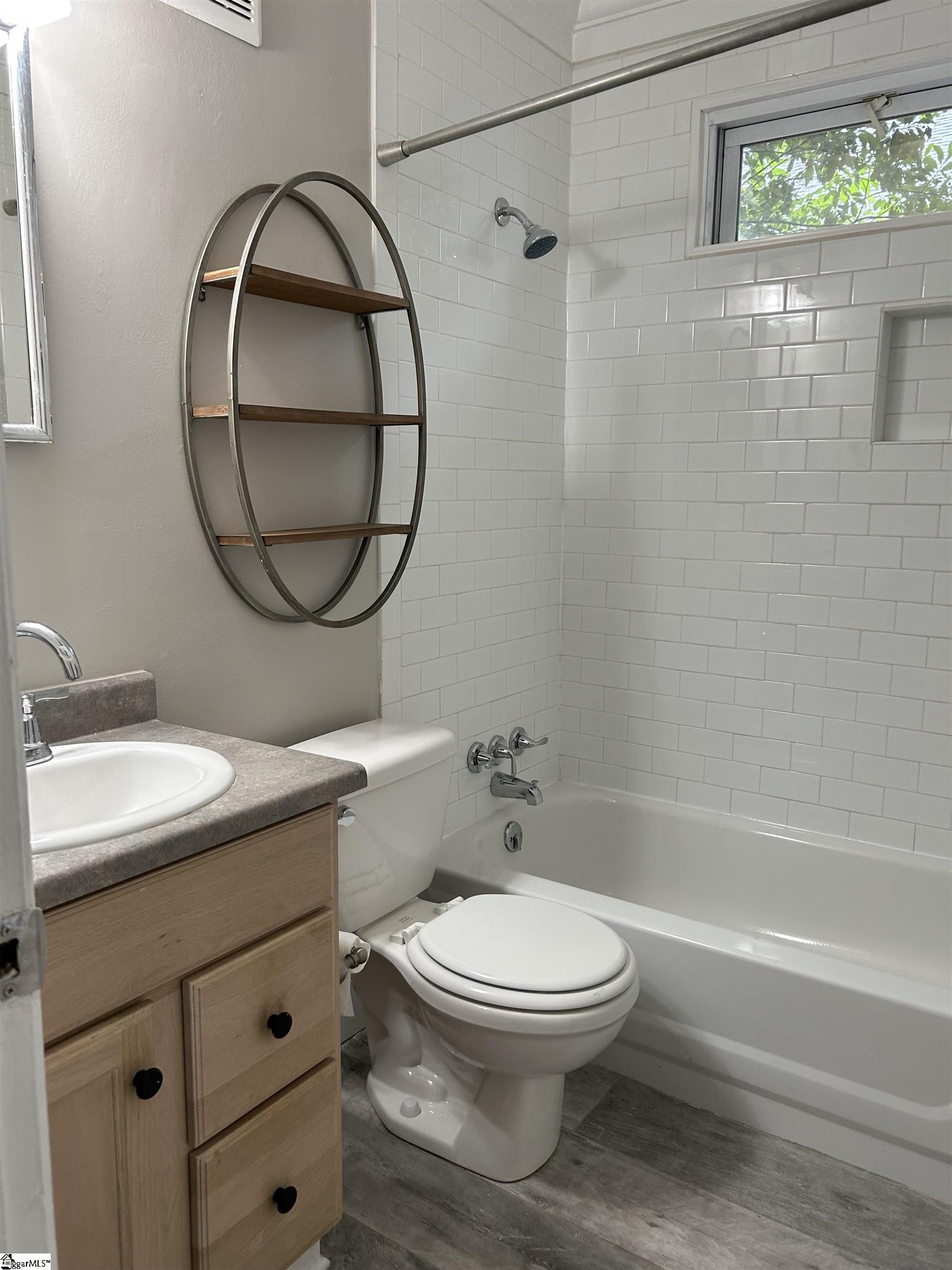 5 Whitsett Street Property Photo 4