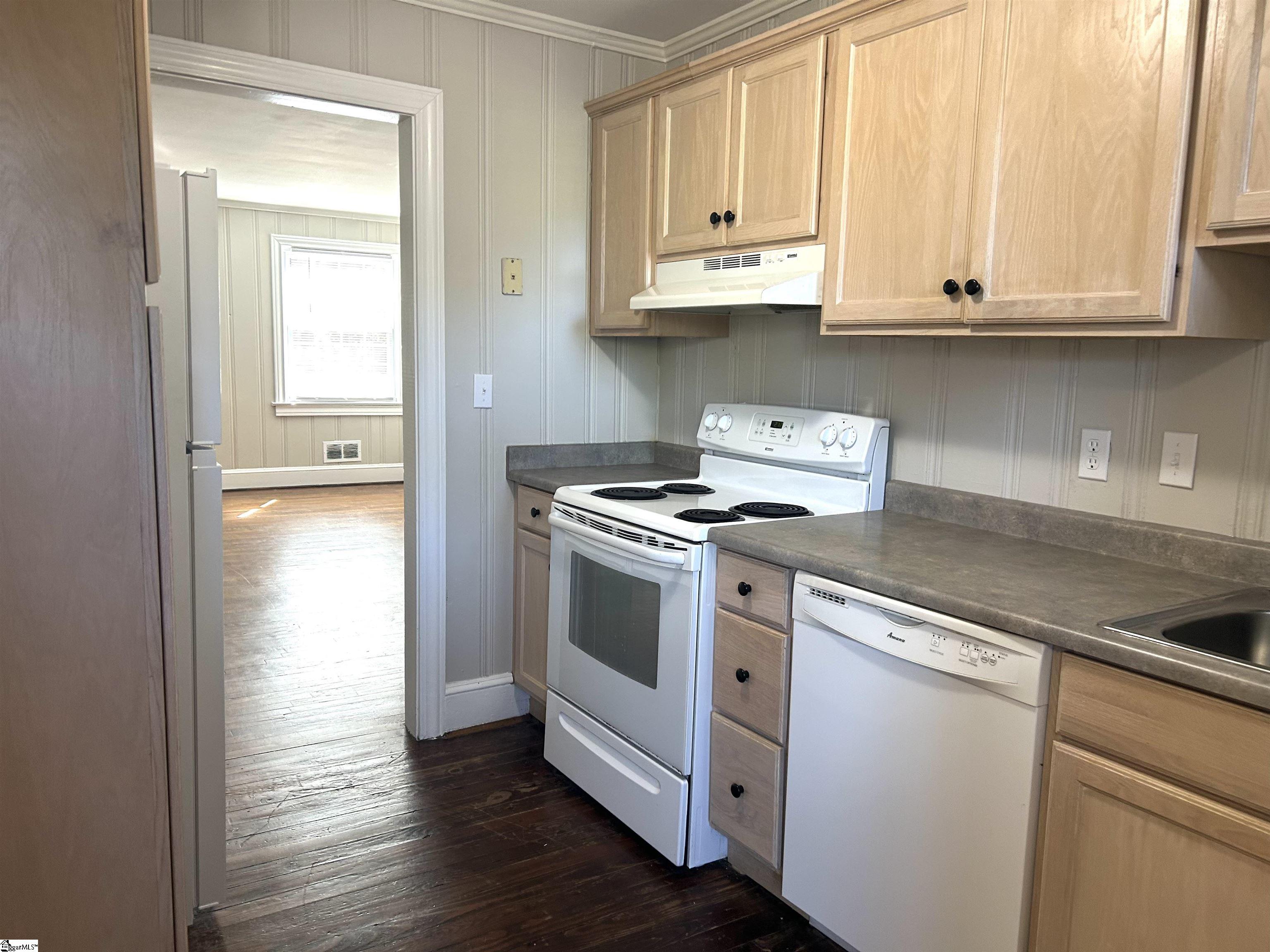 5 Whitsett Street Property Photo 6