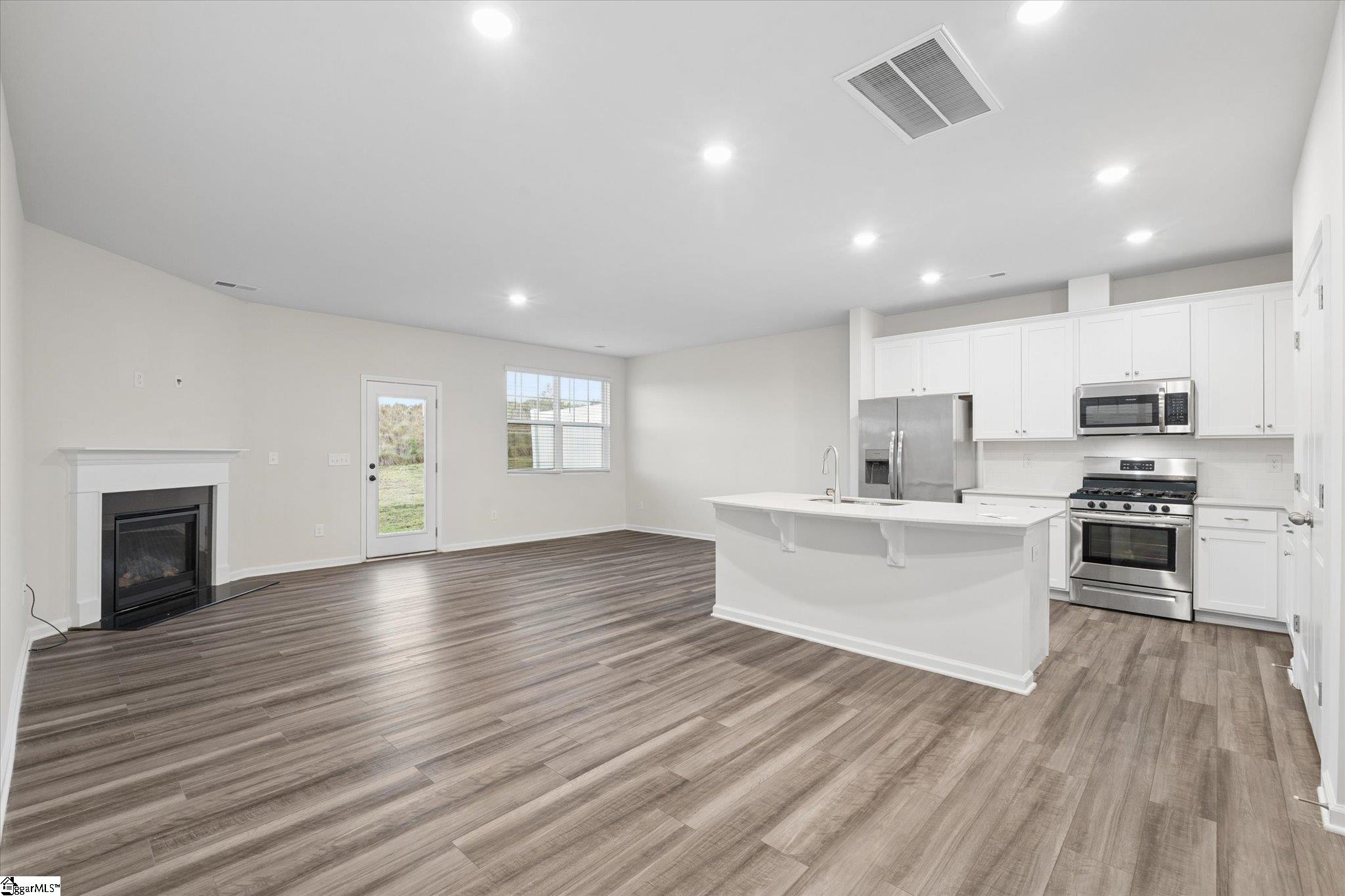 320 E Compass Way Property Photo 3