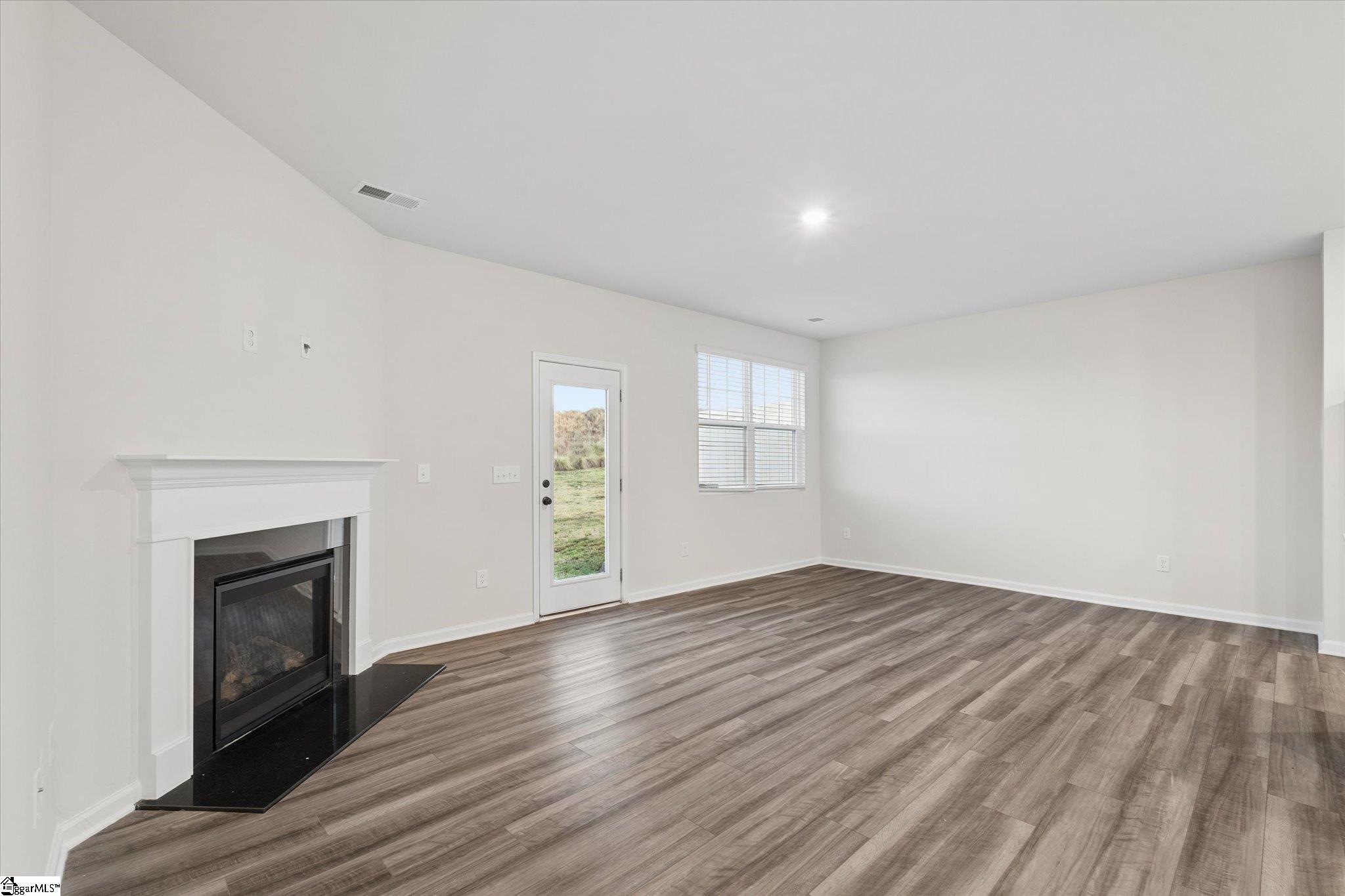 320 E Compass Way Property Photo 9