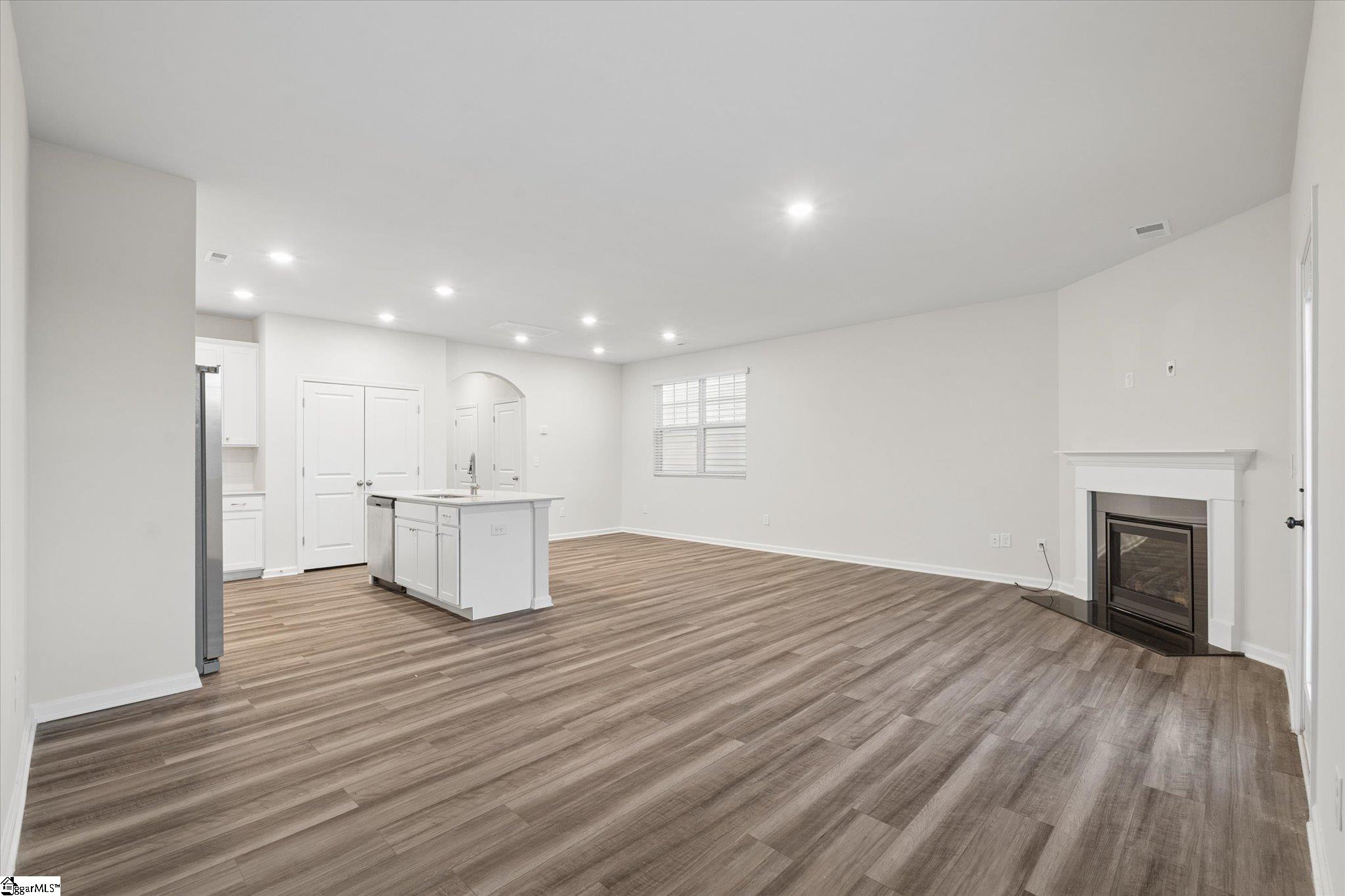 320 E Compass Way Property Photo 11