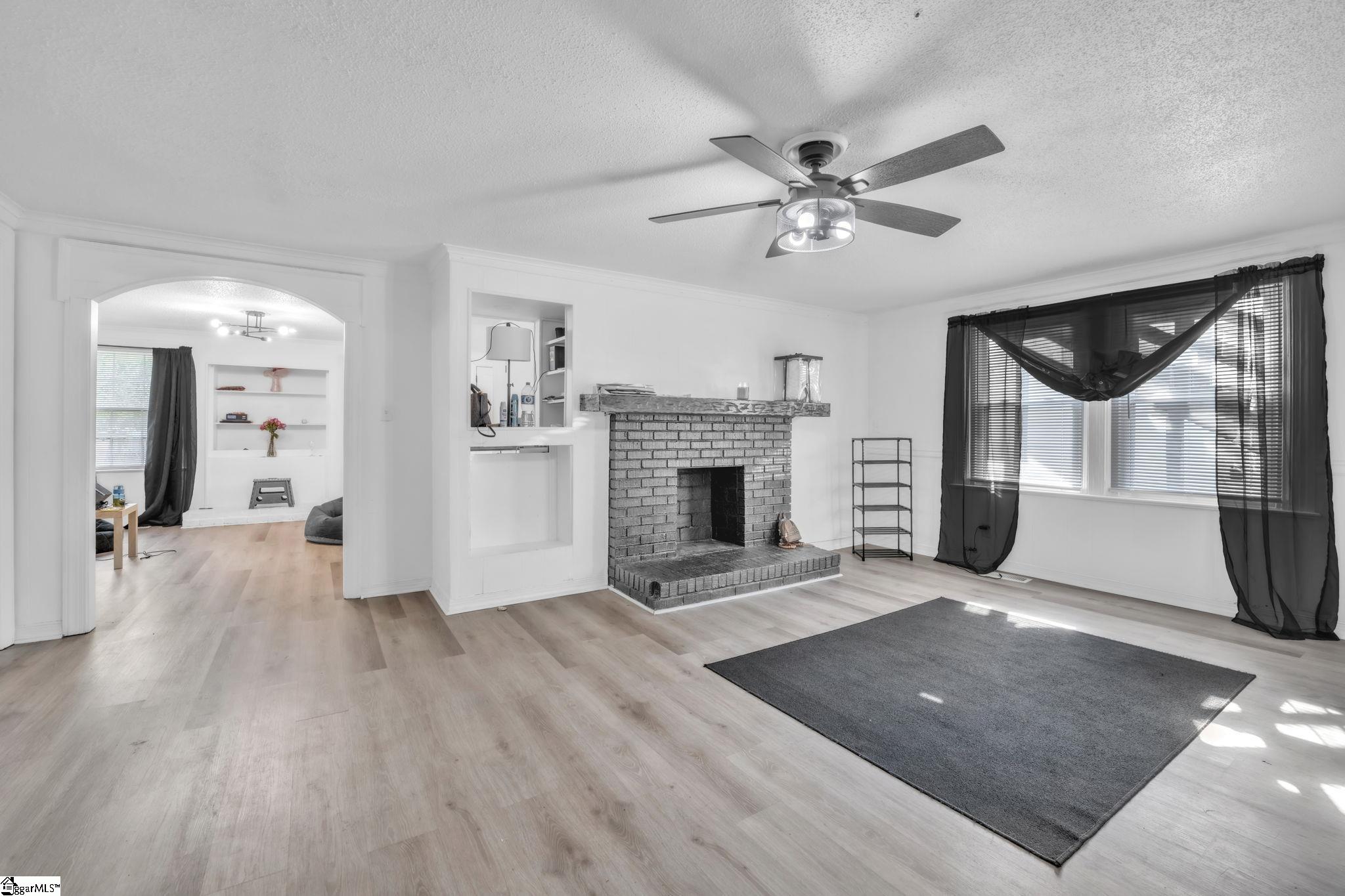 211 California Avenue Property Photo 6