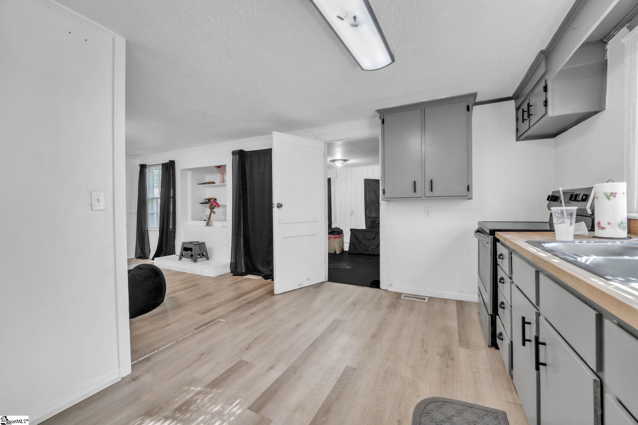 211 California Avenue Property Photo 12