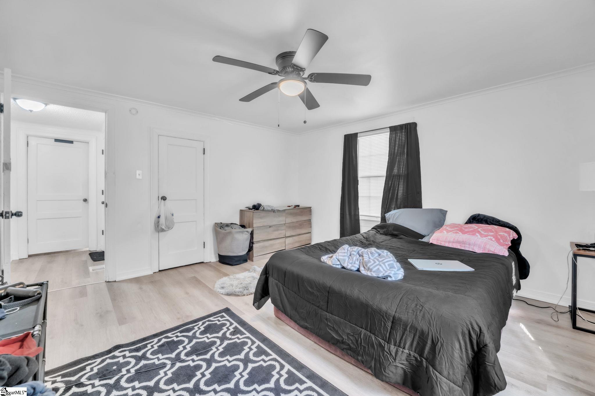 211 California Avenue Property Photo 13