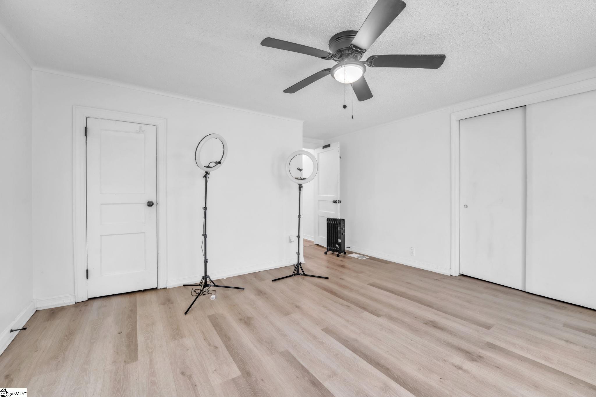 211 California Avenue Property Photo 16