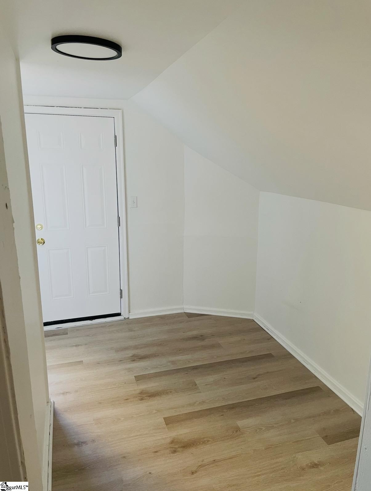 211 California Avenue Property Photo 19