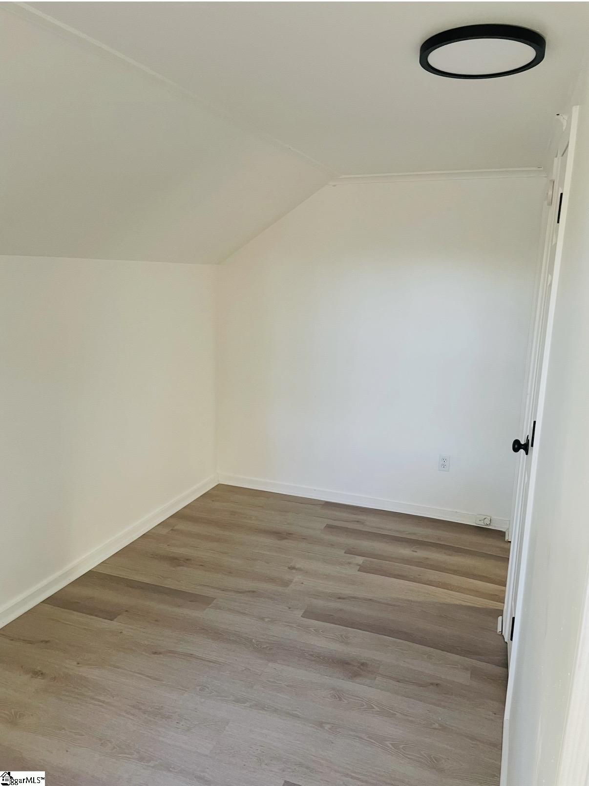 211 California Avenue Property Photo 21