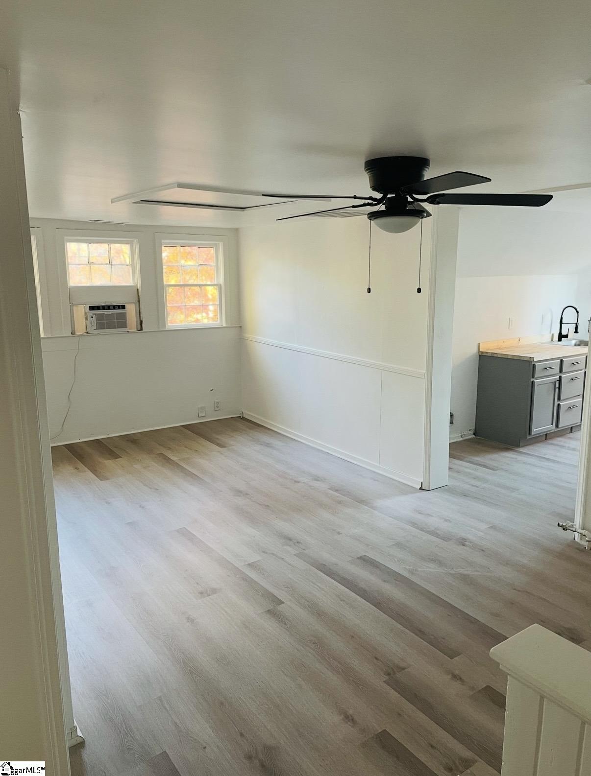 211 California Avenue Property Photo 25