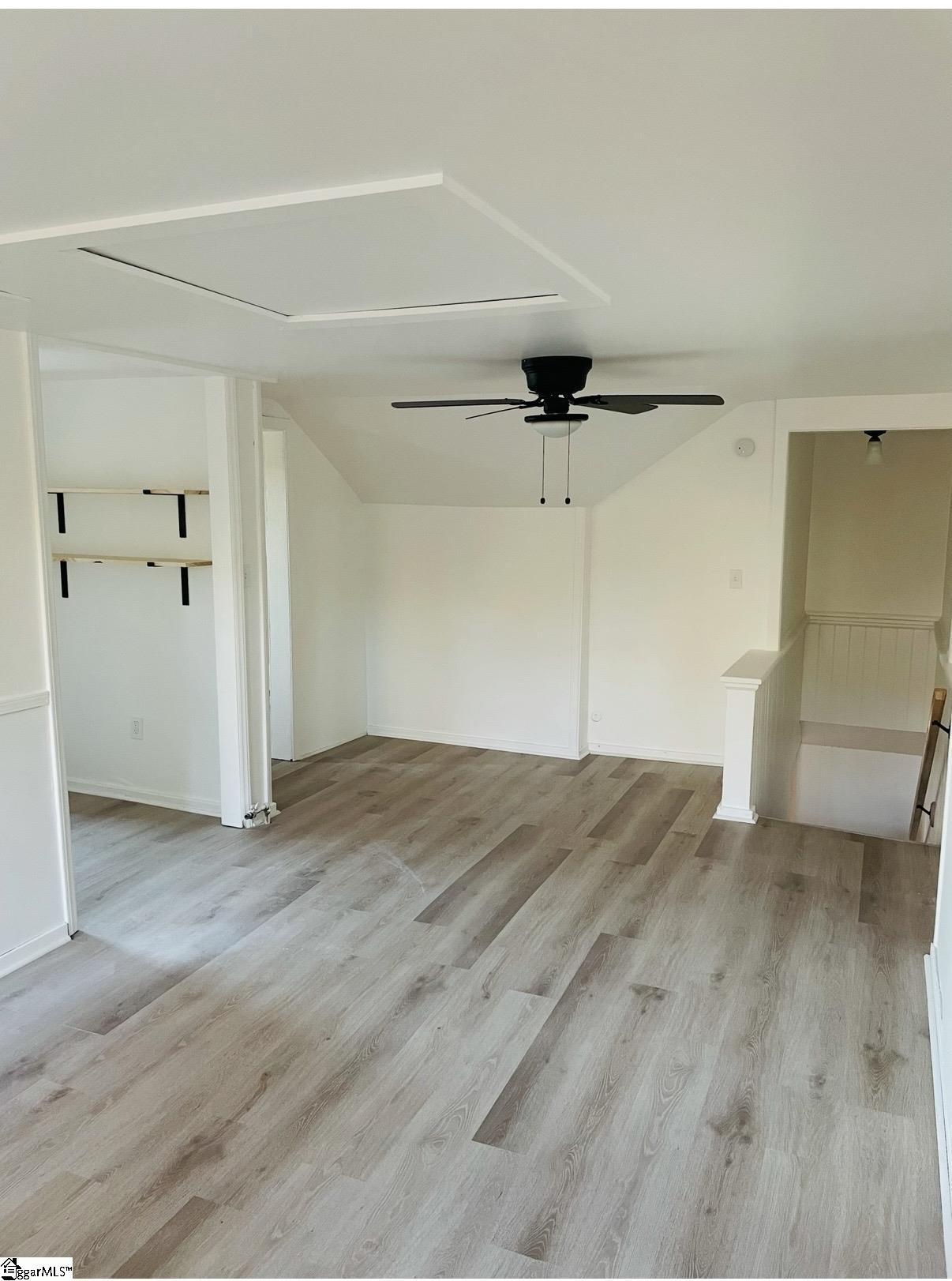 211 California Avenue Property Photo 27