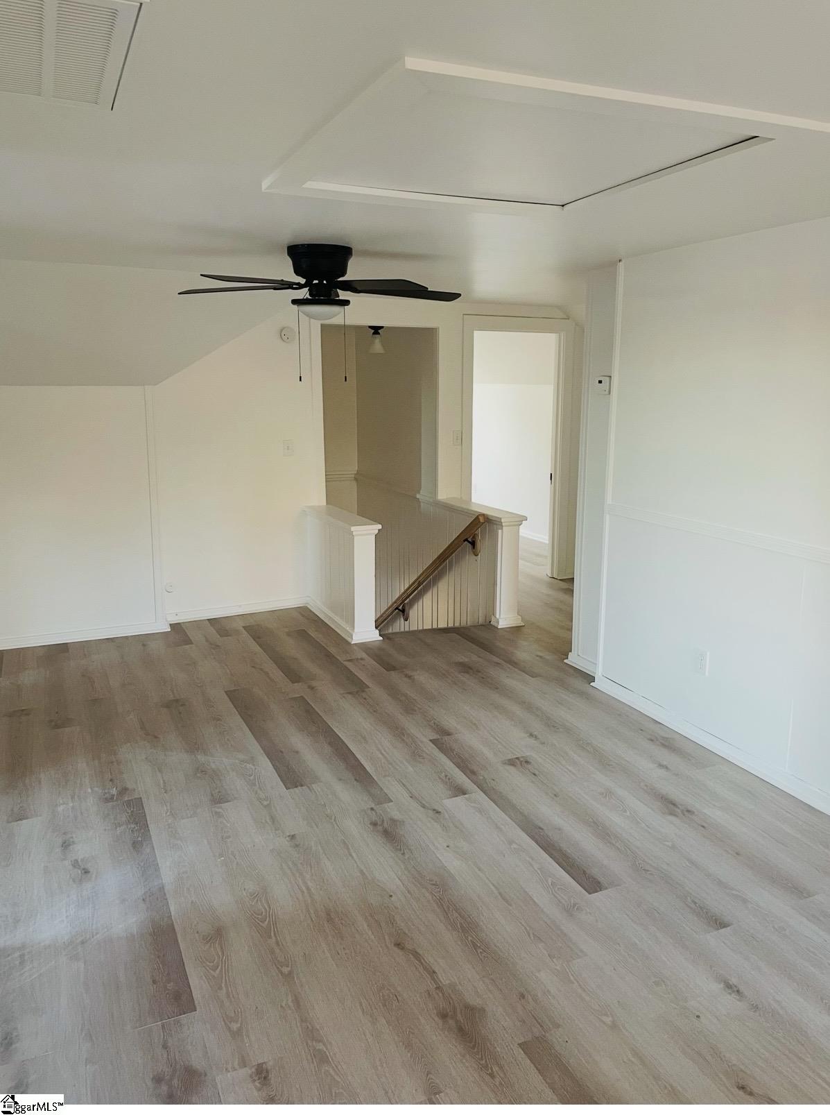 211 California Avenue Property Photo 28