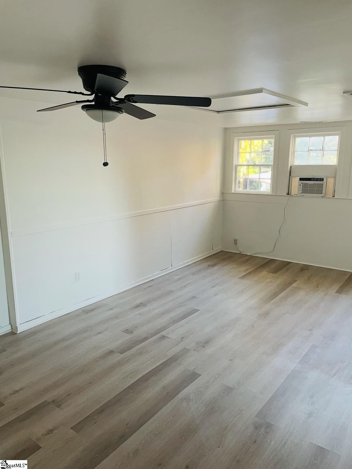 211 California Avenue Property Photo 29