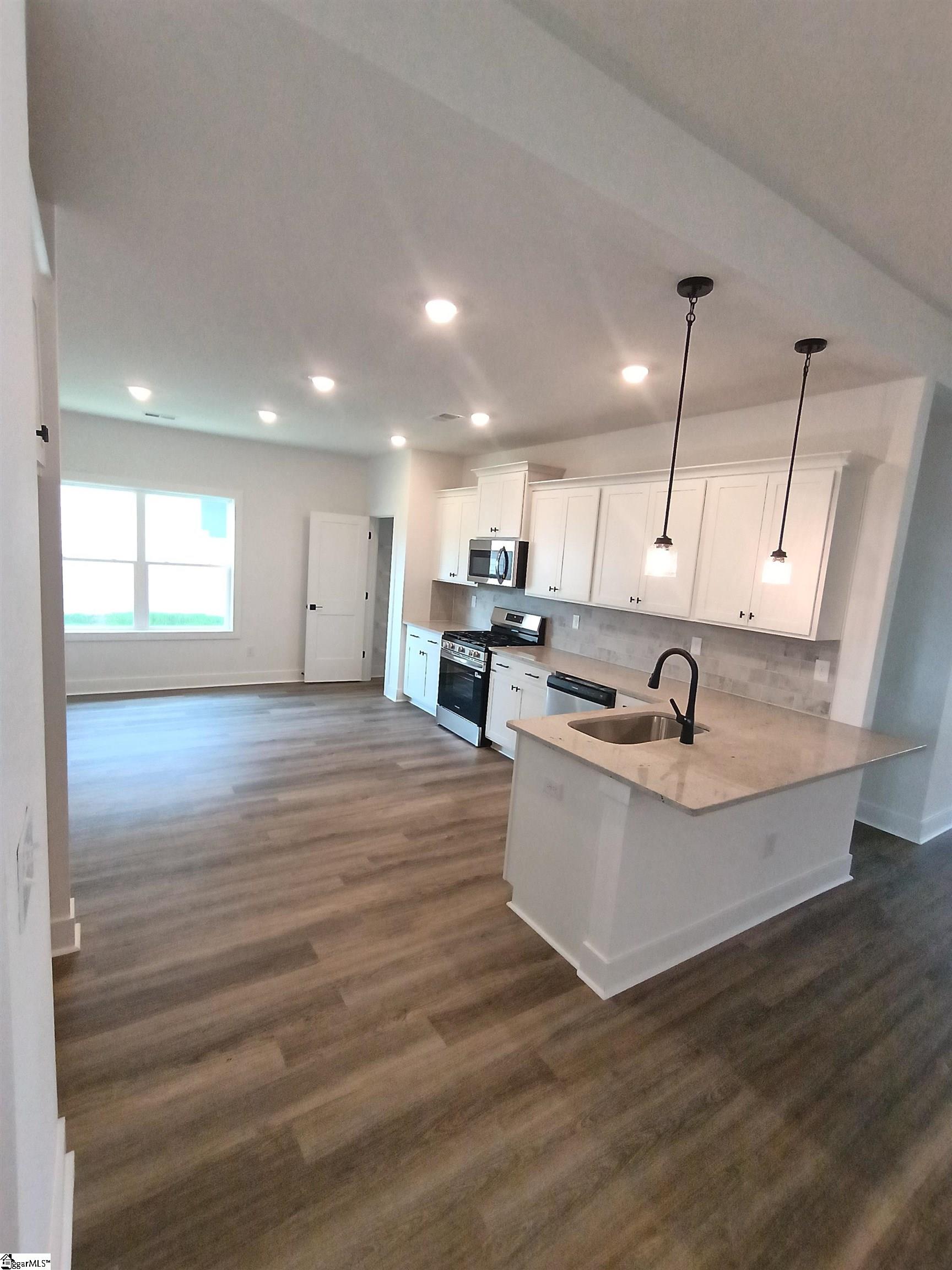 201 Glencliff Way Property Photo 4