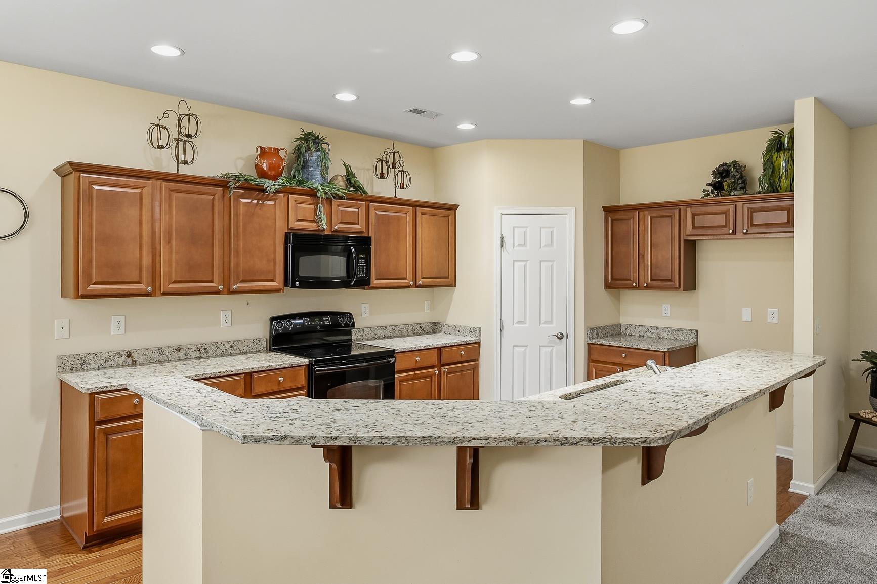 1011 Drakes Crossing Property Photo 5