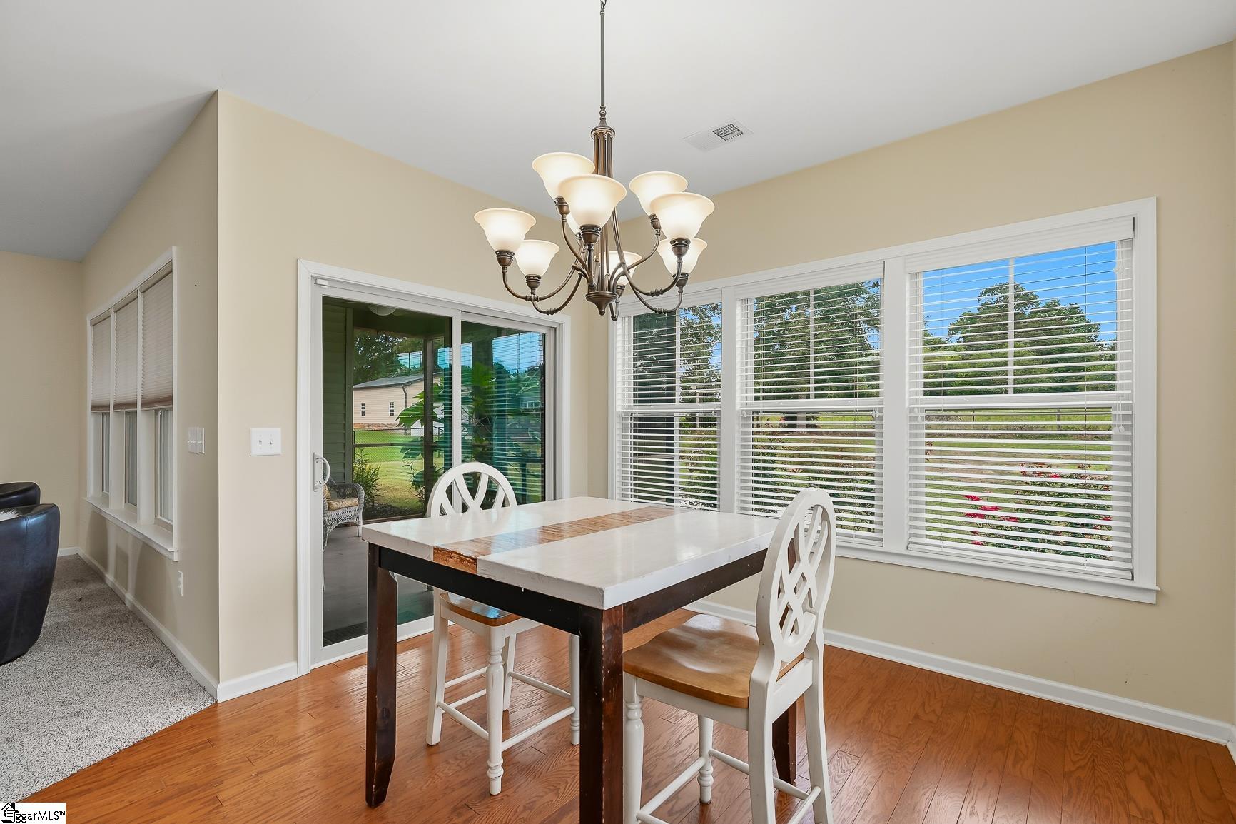 1011 Drakes Crossing Property Photo 8