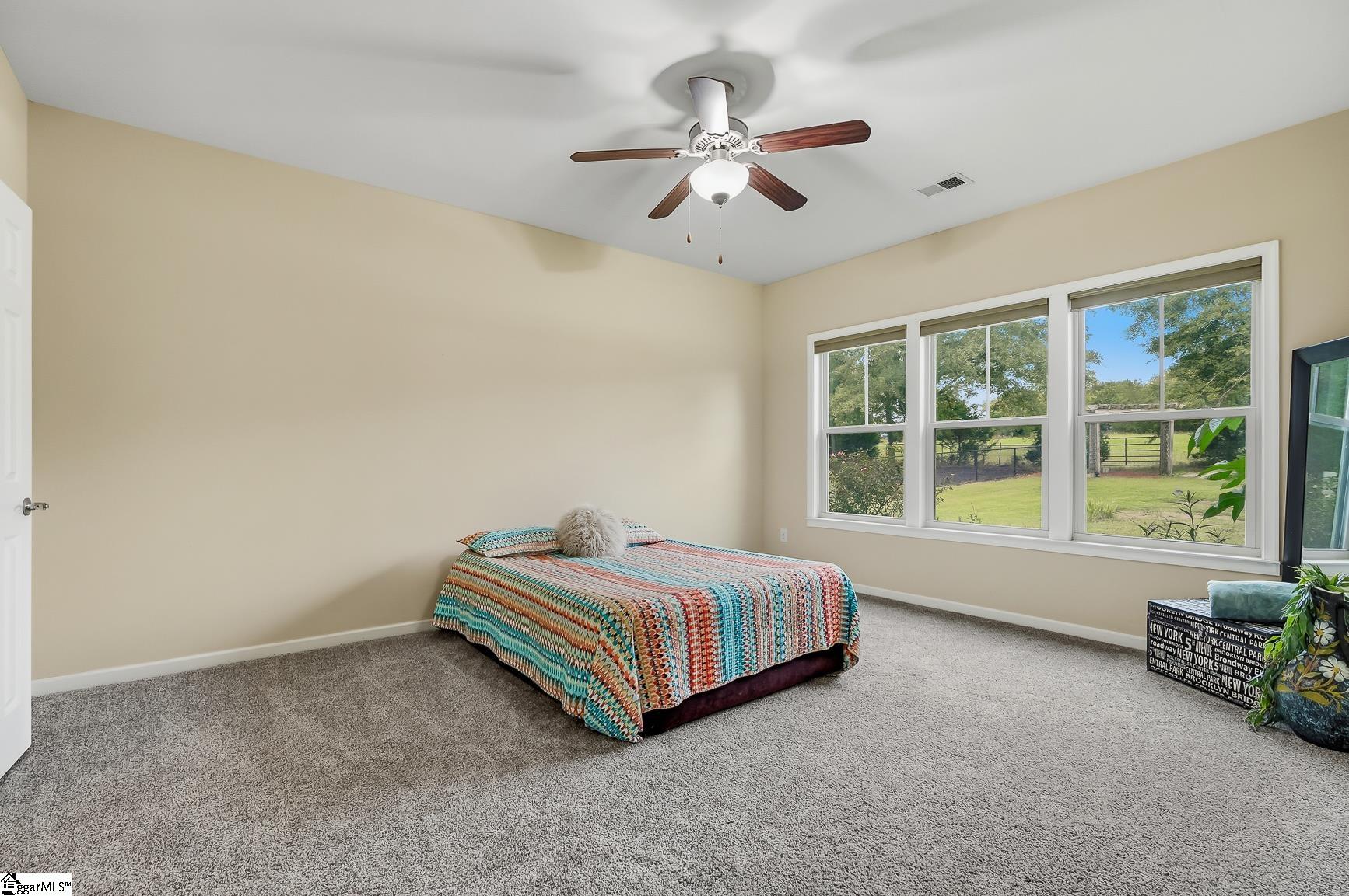 1011 Drakes Crossing Property Photo 9