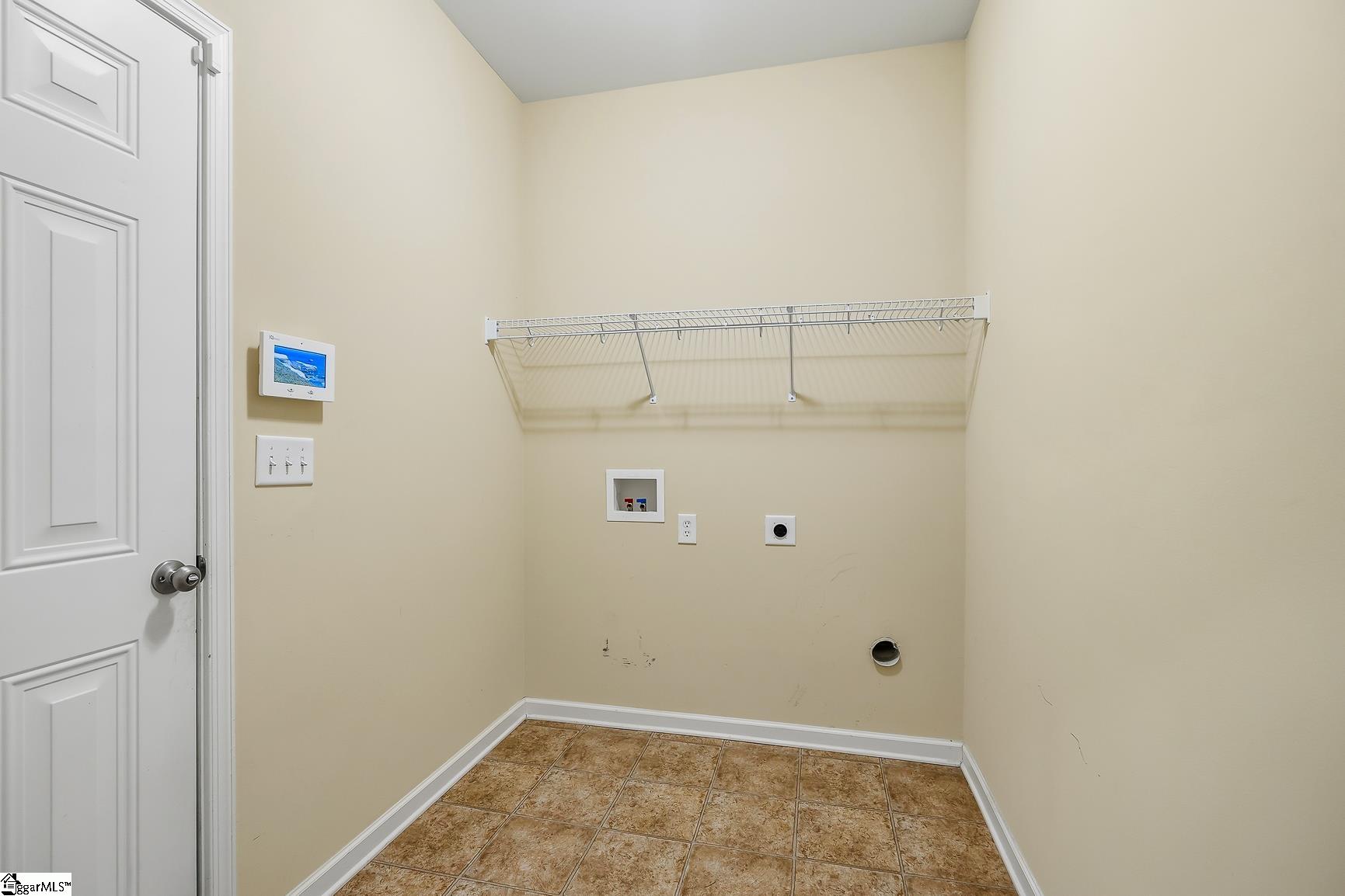 1011 Drakes Crossing Property Photo 15