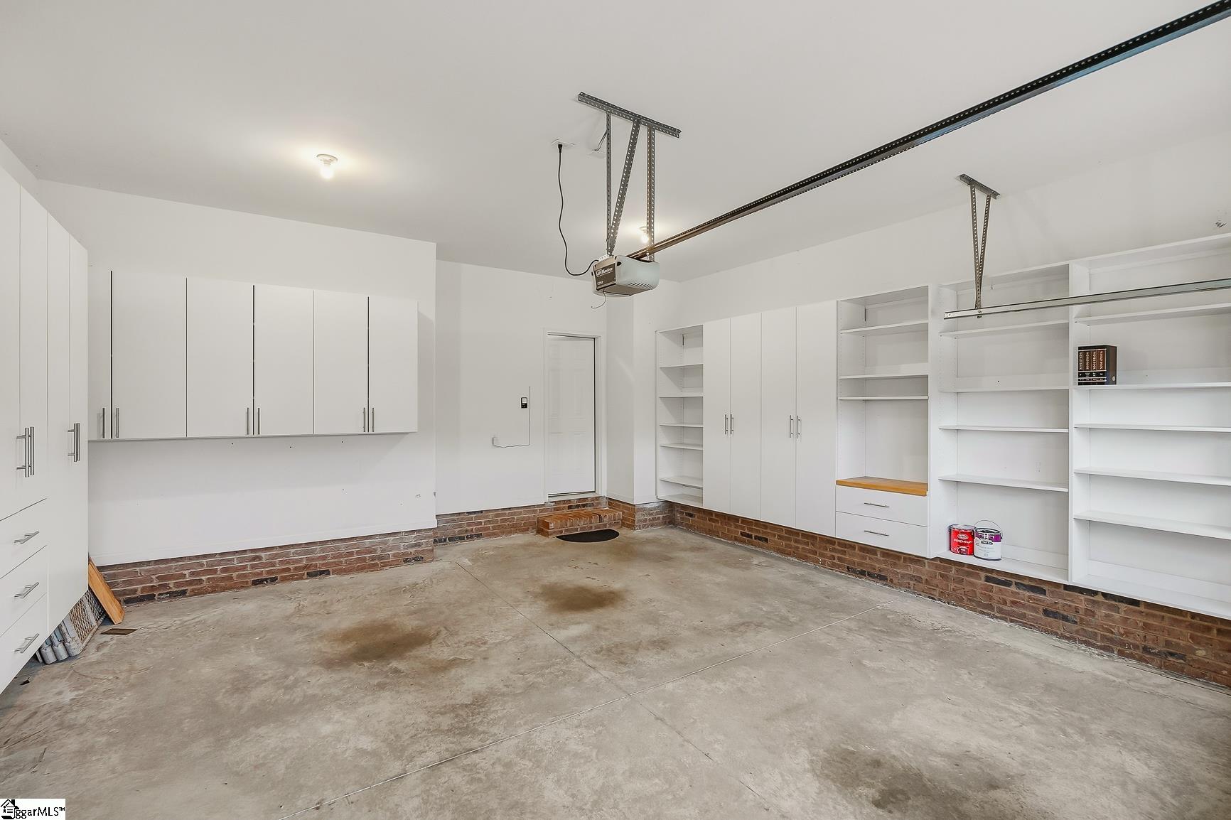 1011 Drakes Crossing Property Photo 16