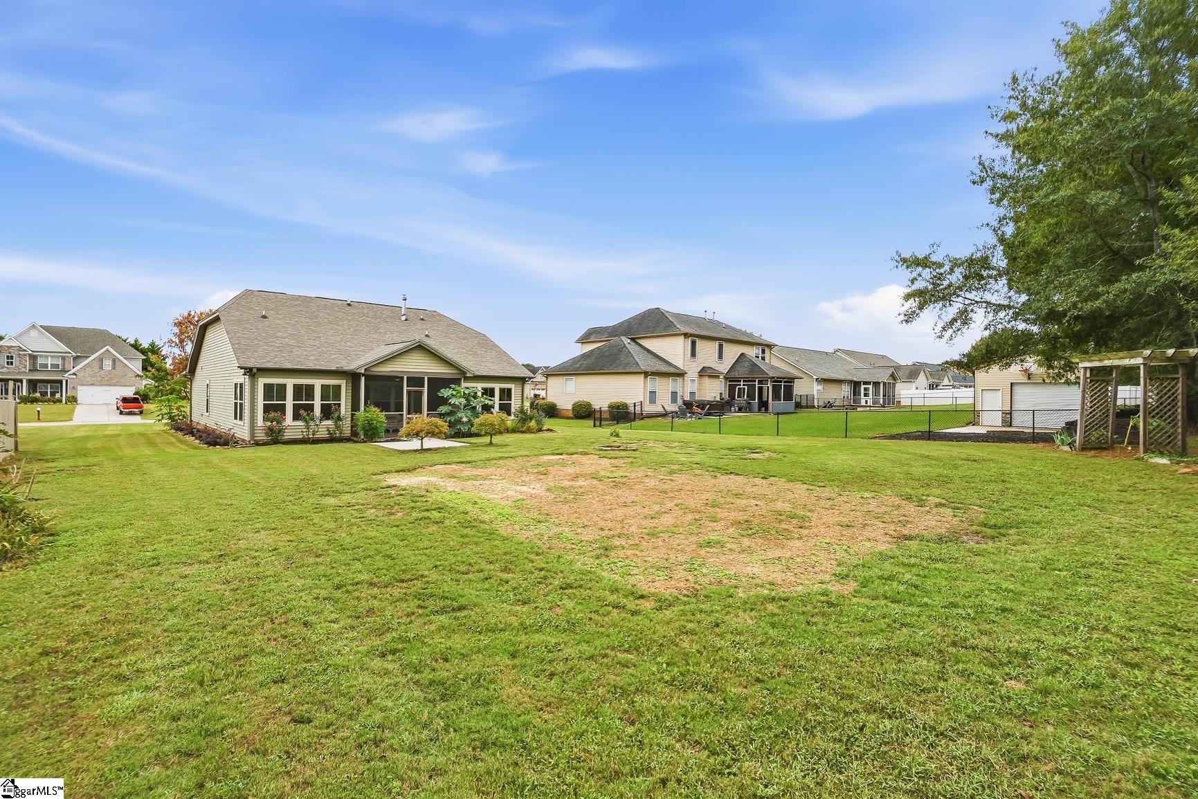 1011 Drakes Crossing Property Photo 20