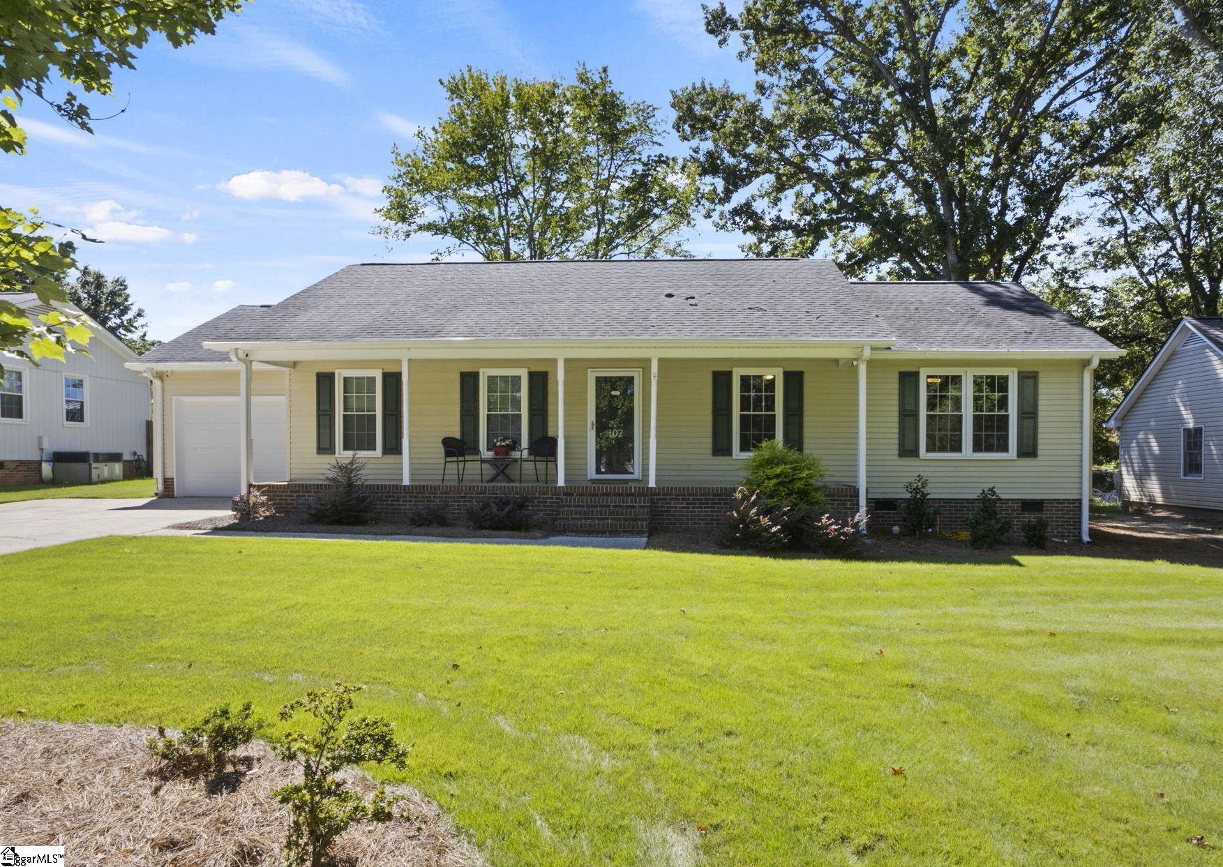 107 Lexington Court Property Photo 1